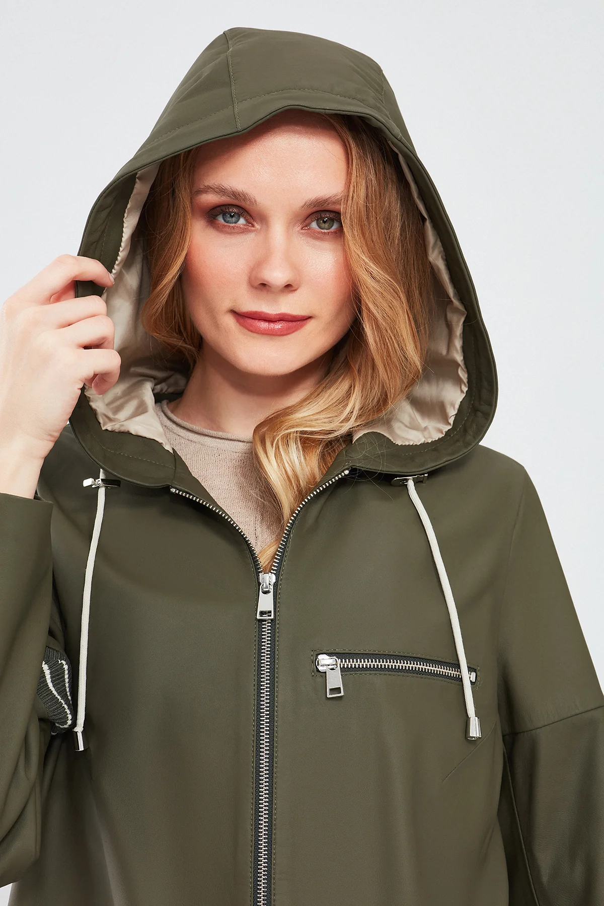Halley Kadın Haki Kapüşonlu Oversize Deri Mont - Image 6