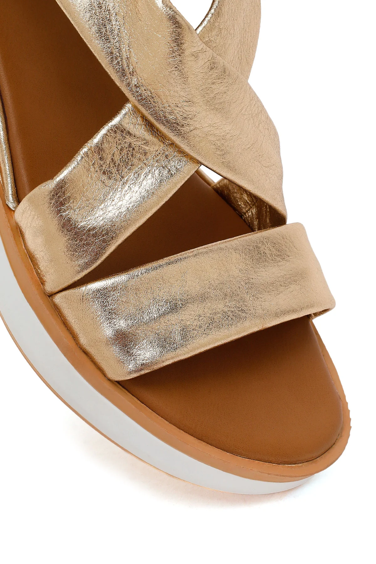 Kadın Altın Kalın Tabanlı Metalik Deri Sandalet - Image 9