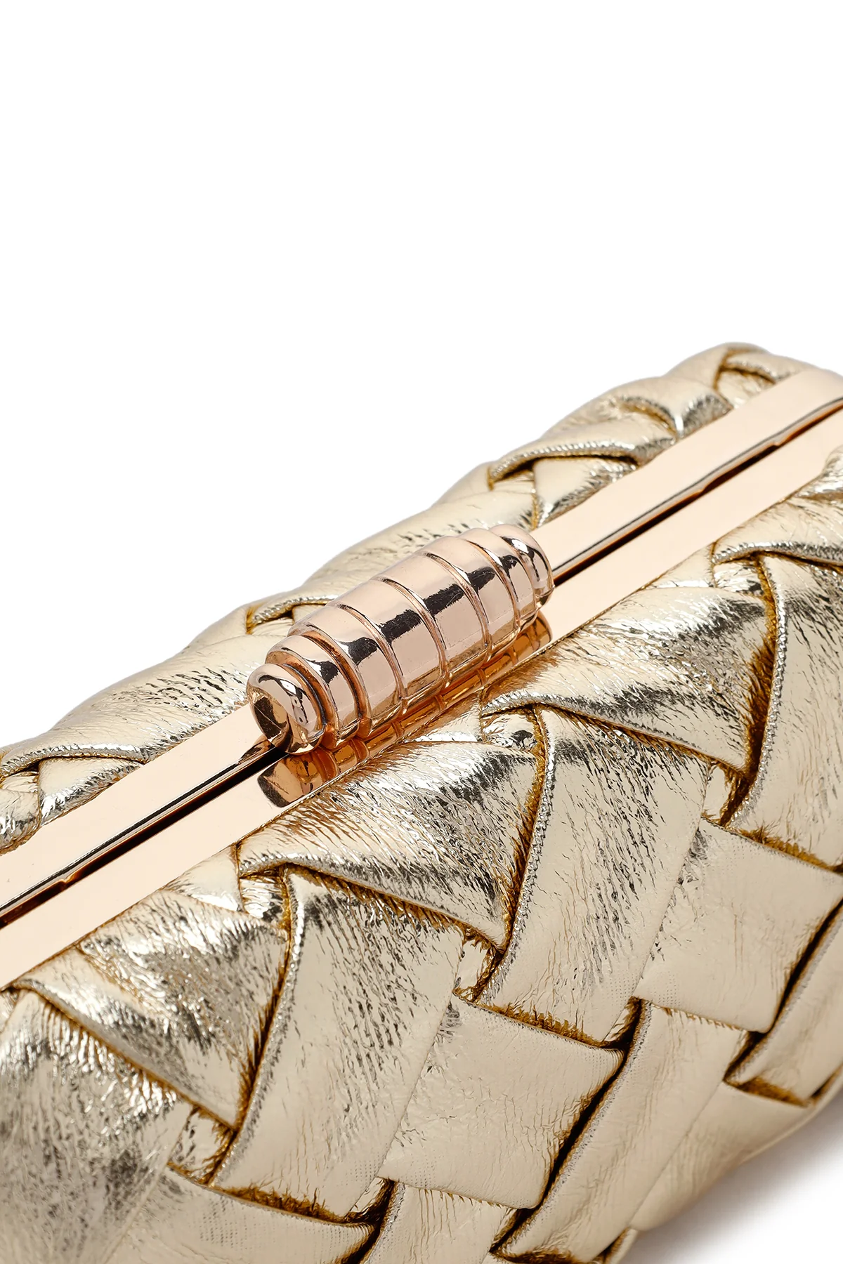 Kadın Altın Uzun Zincir Askılı Örgü Desenli Çapraz Çanta - Image 10