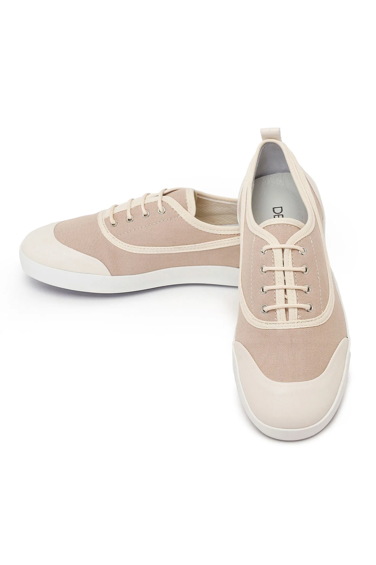Kadın Bej Bağcıklı Deri Sneaker - Image 10