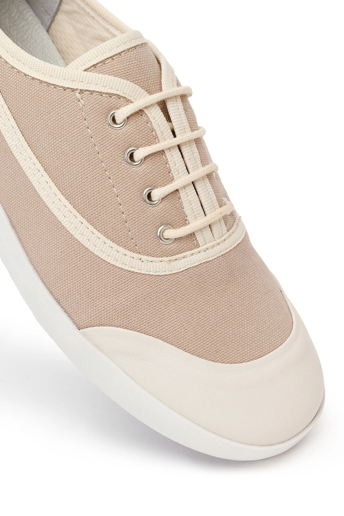 Kadın Bej Bağcıklı Deri Sneaker - Image 9