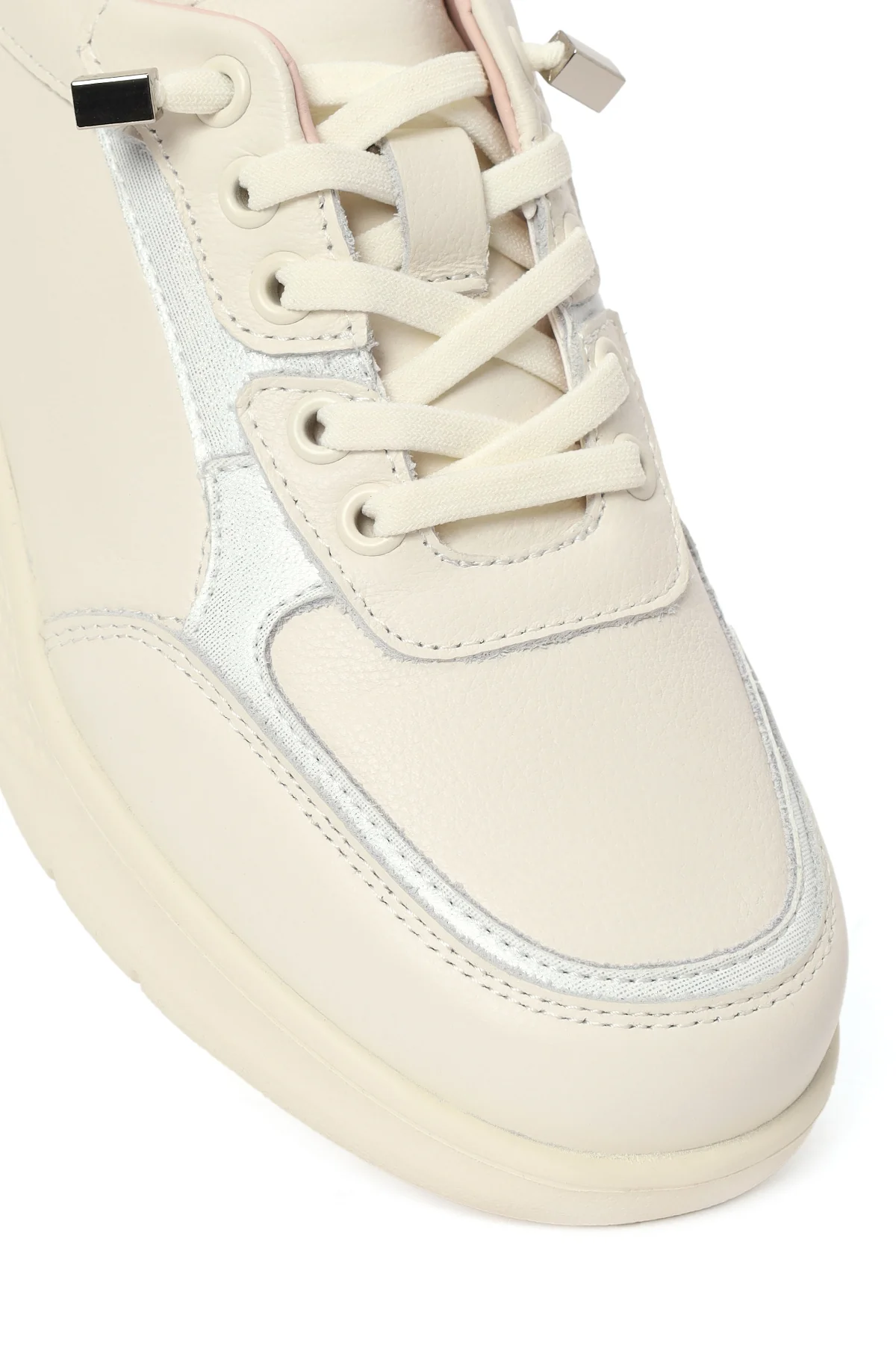 Kadın Bej Bağcıklı Deri Sneaker - Image 9