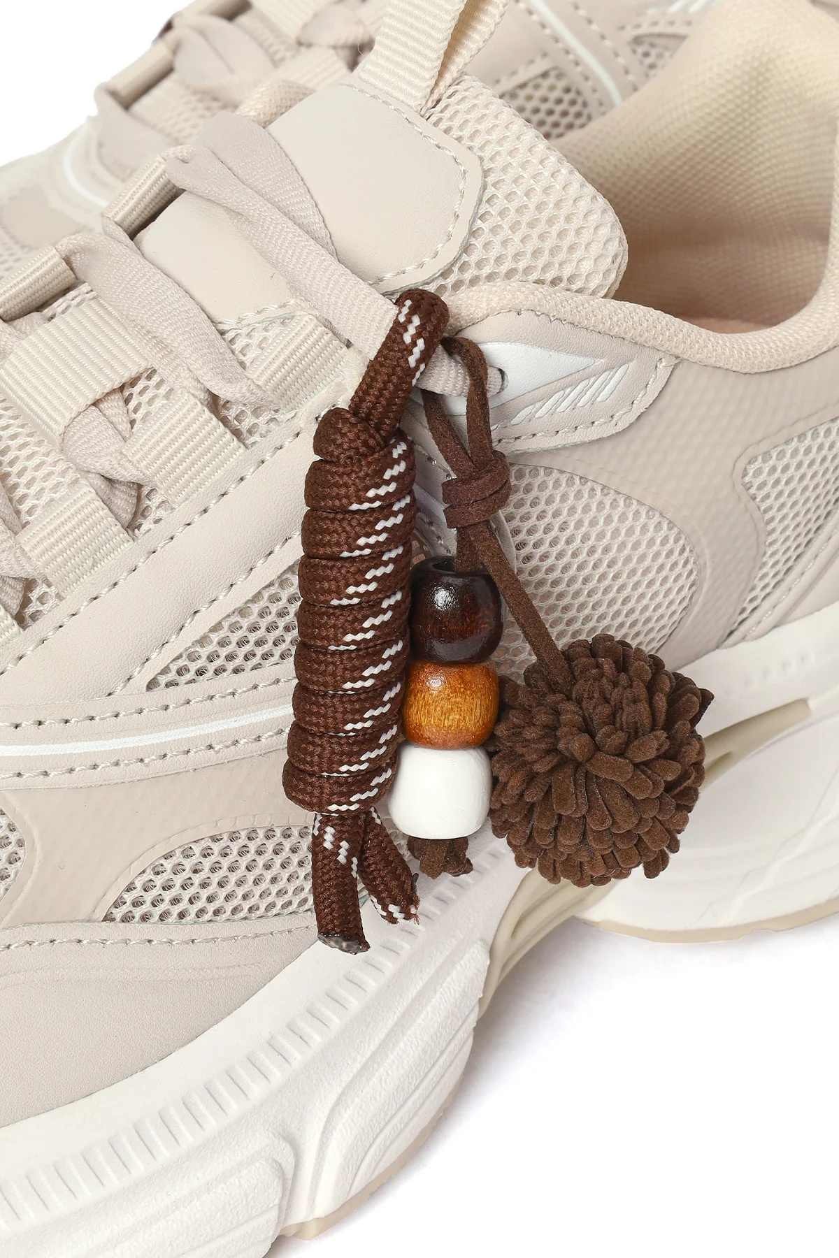 Kadın Bej Bağcıklı Kalın Tabanlı Charmlı Sneaker - Image 11