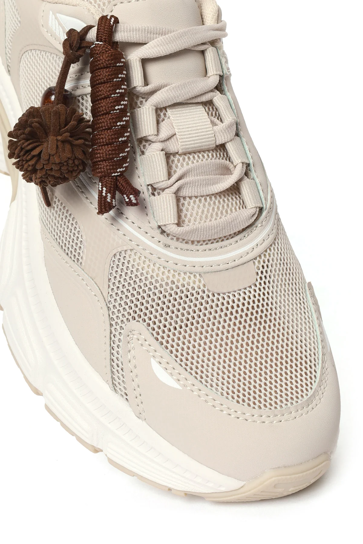 Kadın Bej Bağcıklı Kalın Tabanlı Charmlı Sneaker - Image 9