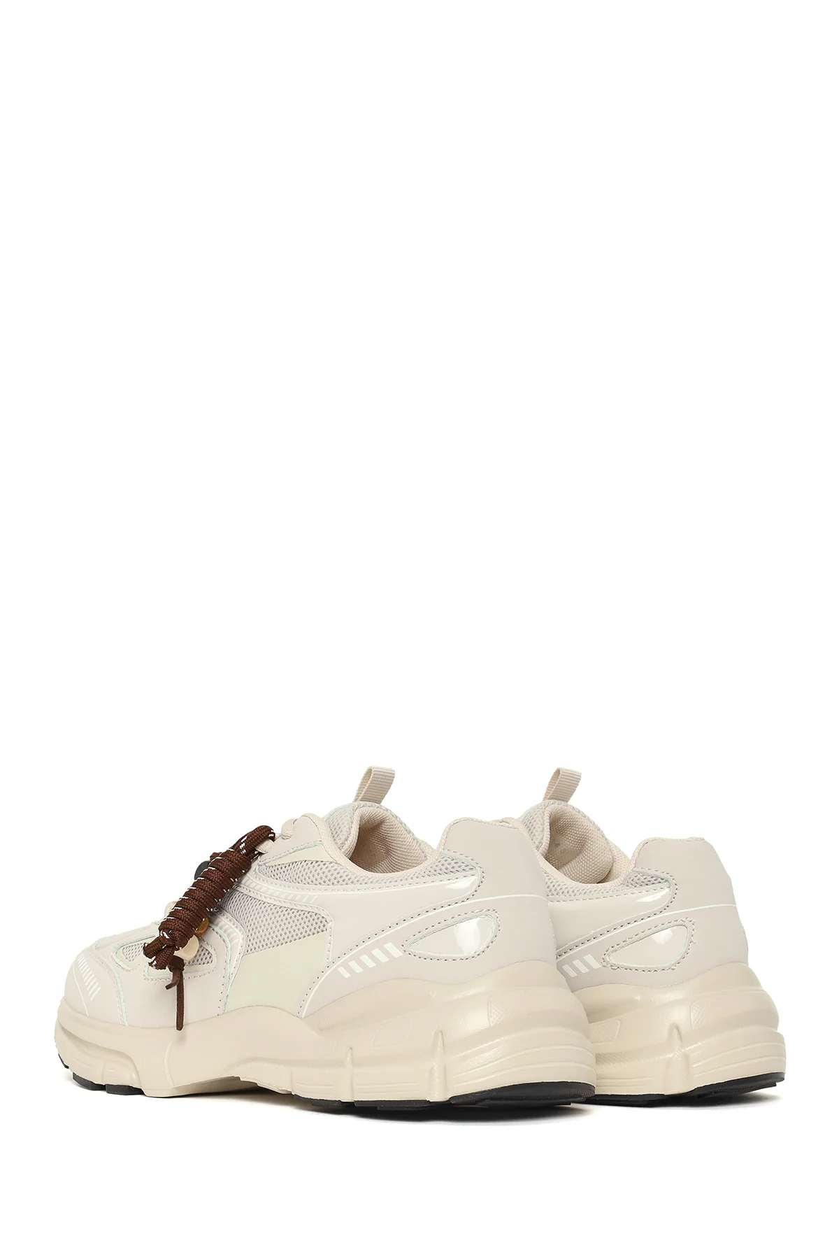 Kadın Bej Bağcıklı Kalın Tabanlı Charmlı Sneaker - Image 6