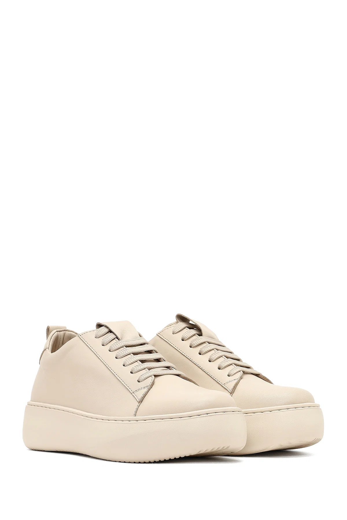 Kadın Bej Bağcıklı Kalın Tabanlı Deri Sneaker - Image 3