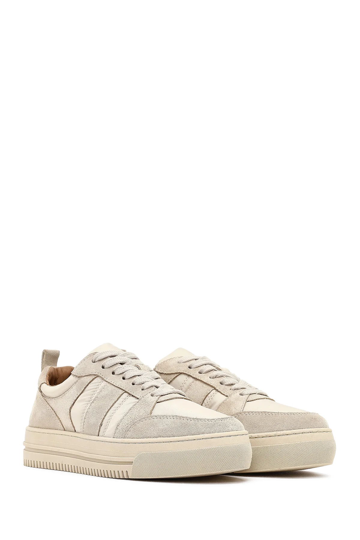 Kadın Bej Bağcıklı Kalın Tabanlı Desenli Deri Sneaker - Image 3