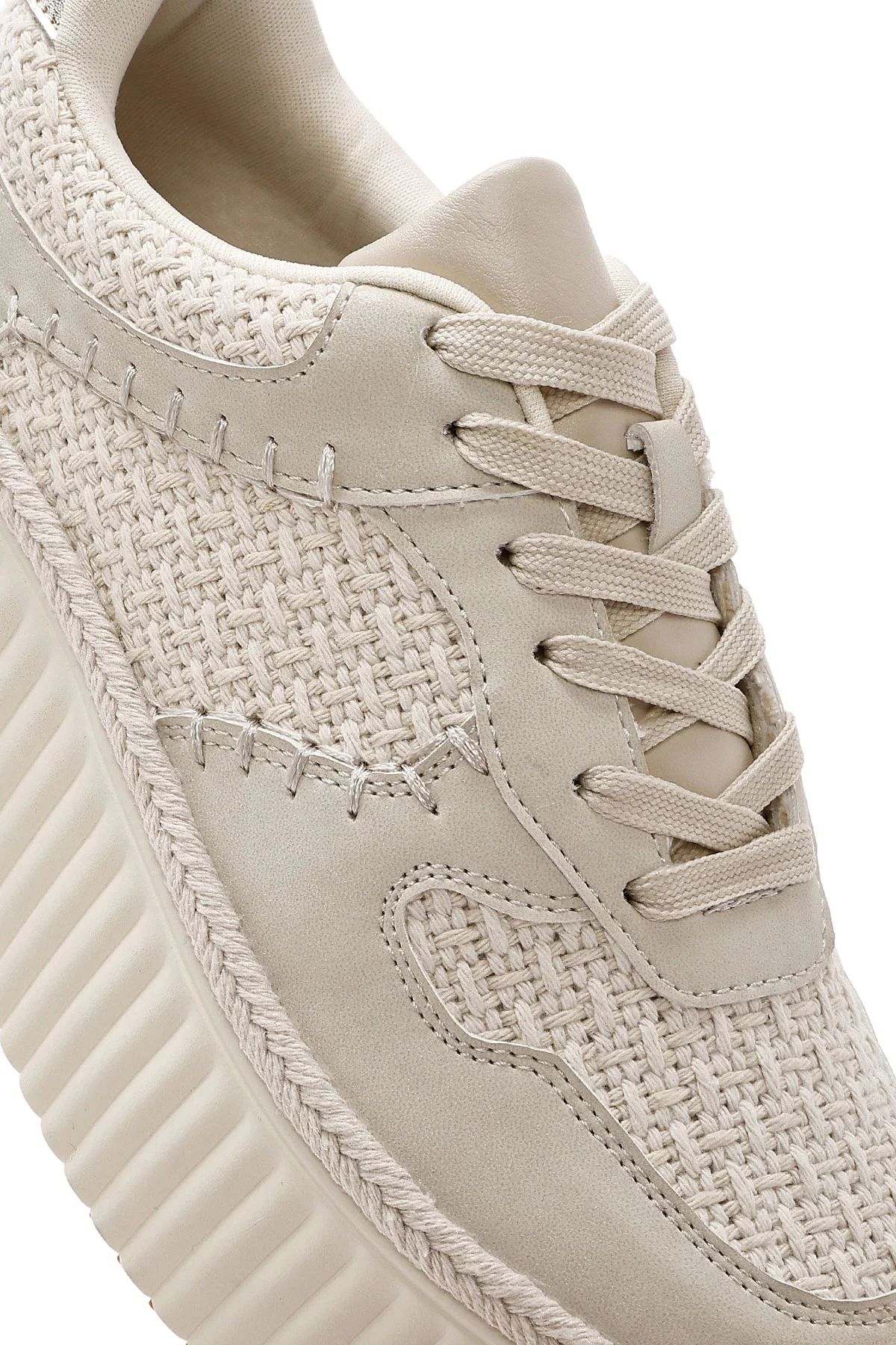 Kadın Bej Bağcıklı Kalın Tabanlı Örgülü Sneaker - Image 9