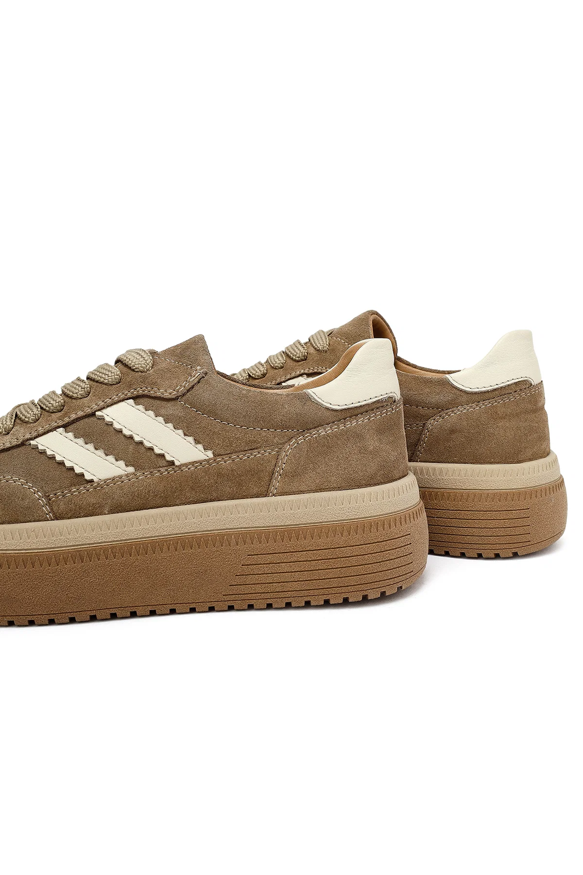 Kadın Bej Bağcıklı Kalın Tabanlı Süet Deri Sneaker - Image 10