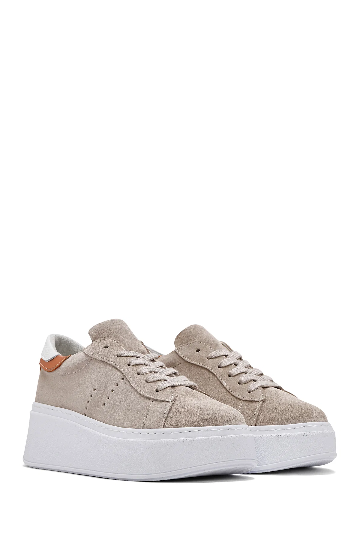 Kadın Bej Bağcıklı Kalın Tabanlı Süet Deri Sneaker - Image 3
