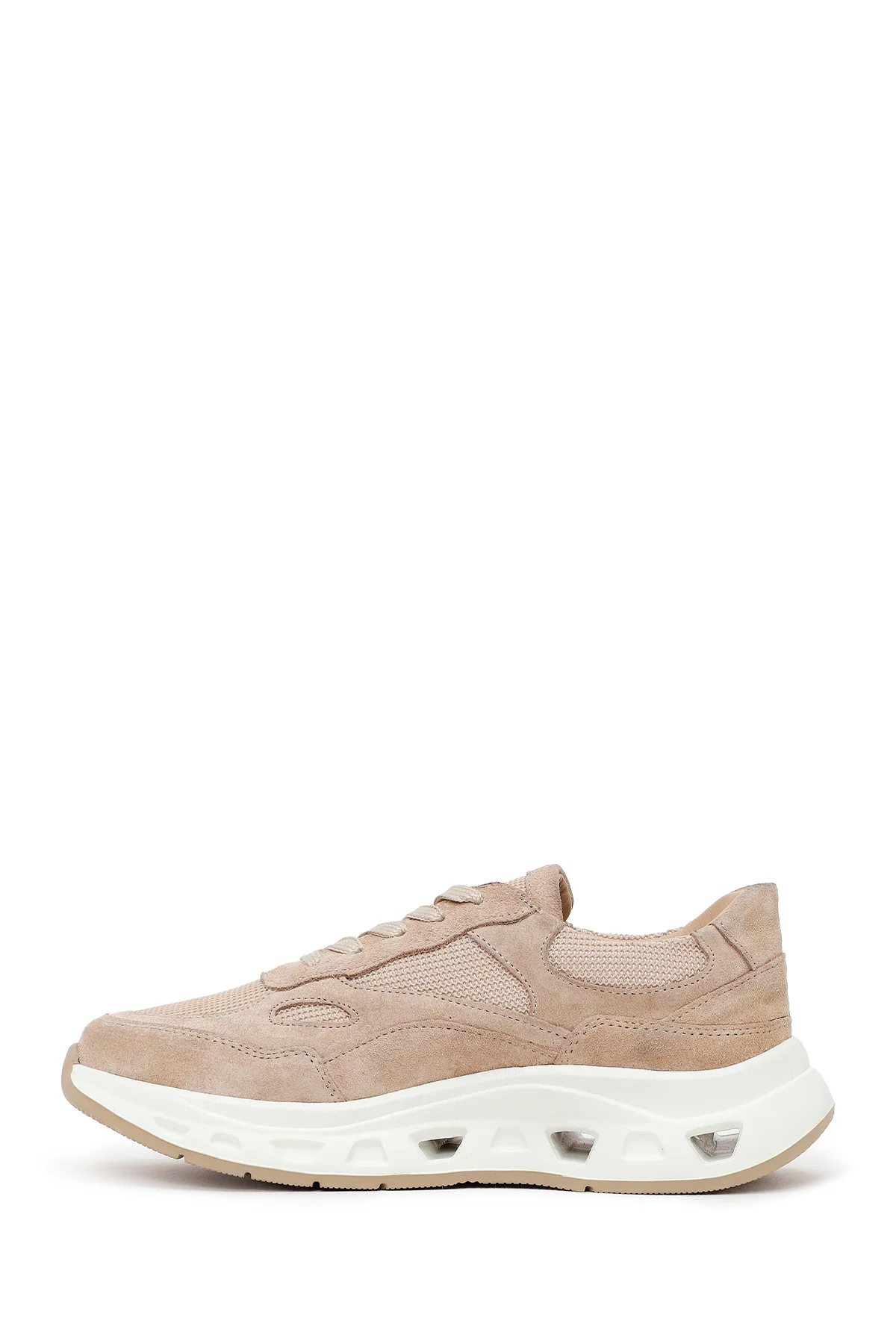 Kadın Bej Bağcıklı Kalın Tabanlı Süet Deri Sneaker - Image 3