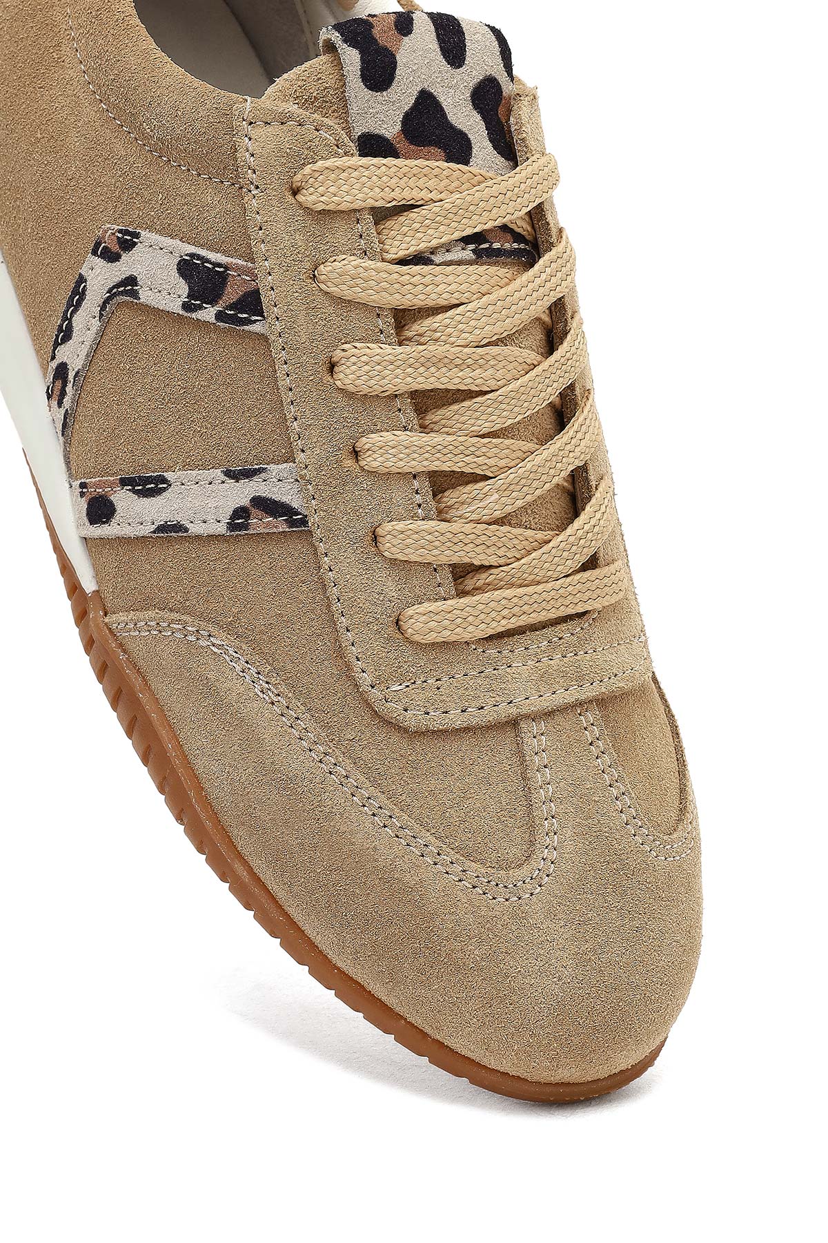 Kadın Bej Bağcıklı Süet Deri Sneaker - Image 9