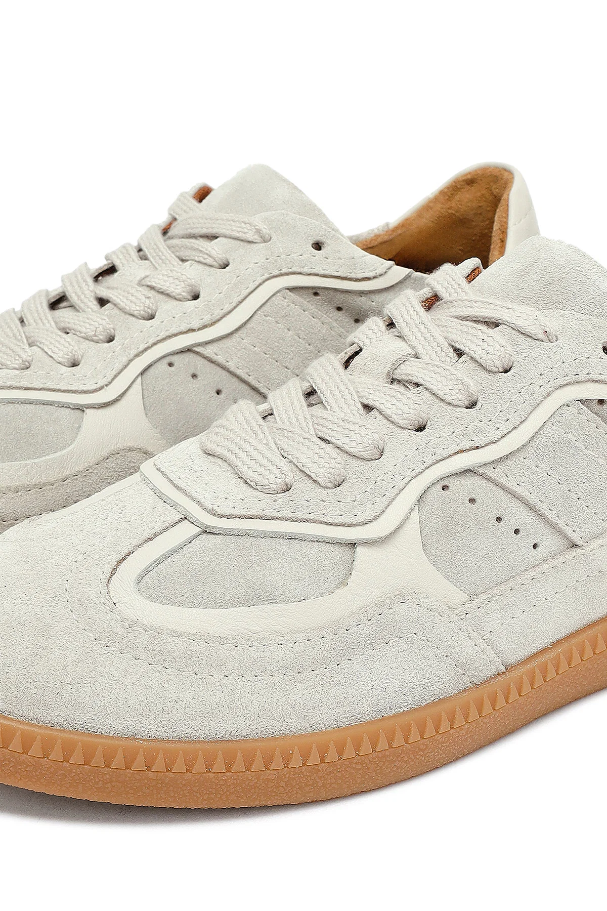 Kadın Bej Bağcıklı Süet Deri Sneaker - Image 11
