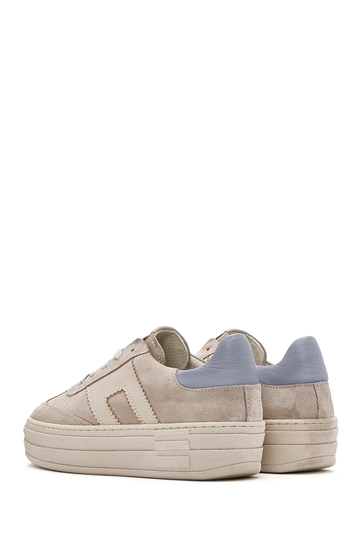 Kadın Bej Bağcıklı Süet Deri Sneaker - Image 5