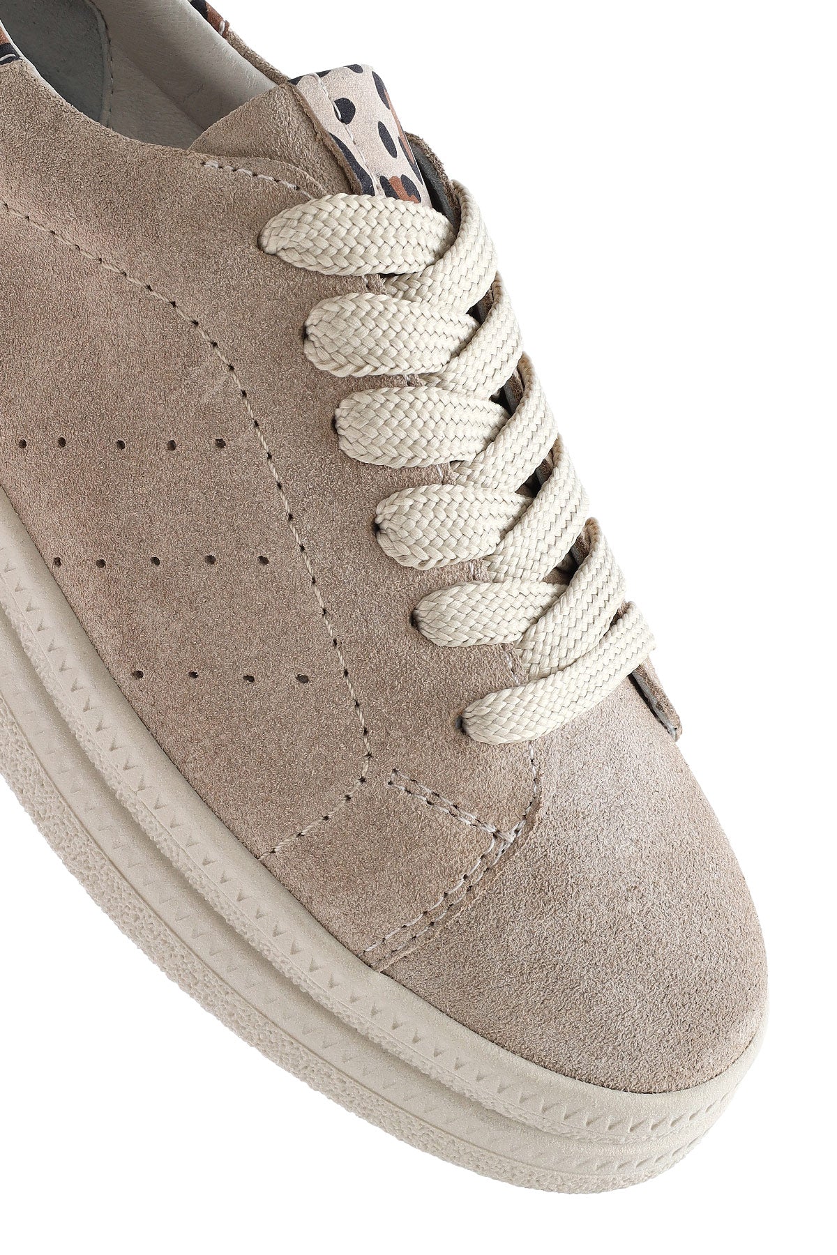 Kadın Bej Bağcıklı Süet Deri Sneaker - Image 11