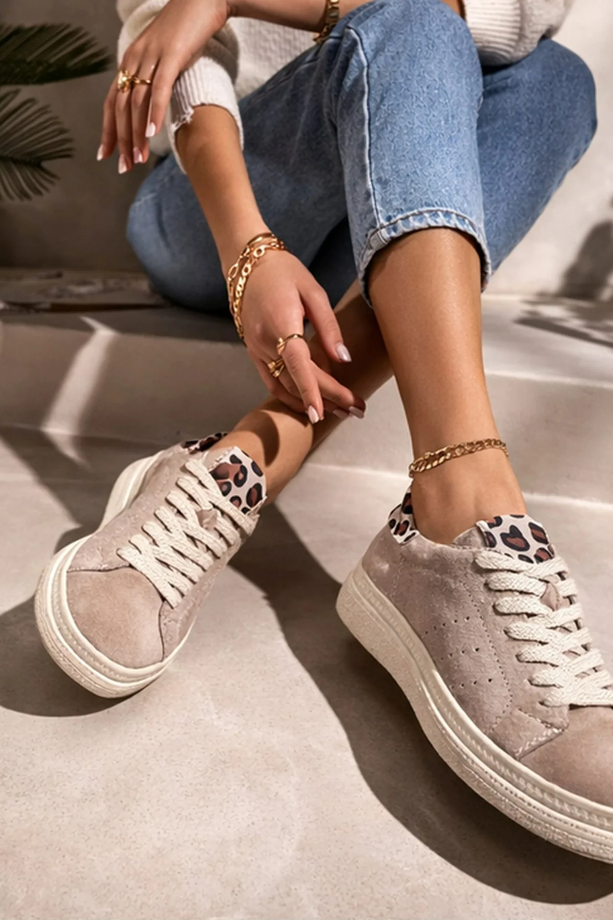Kadın Bej Bağcıklı Süet Deri Sneaker - Image 2