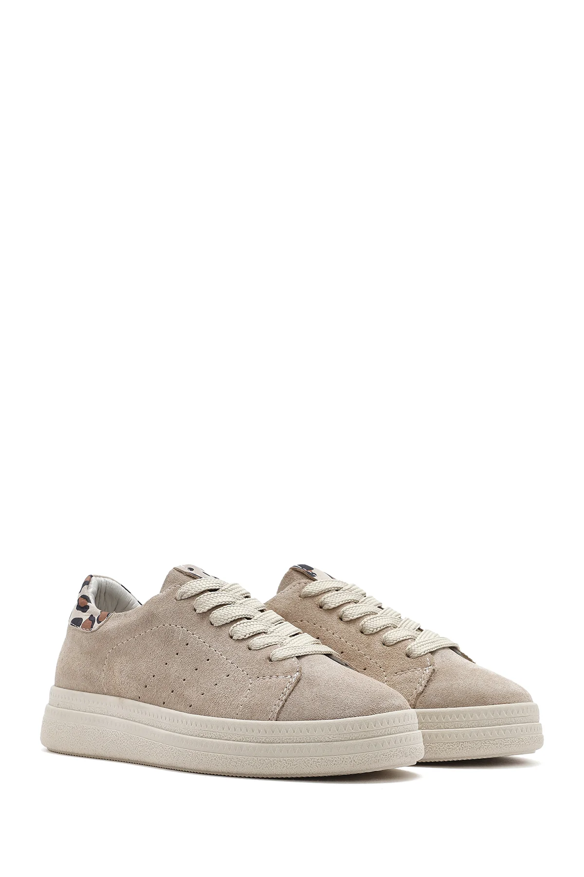 Kadın Bej Bağcıklı Süet Deri Sneaker - Image 3