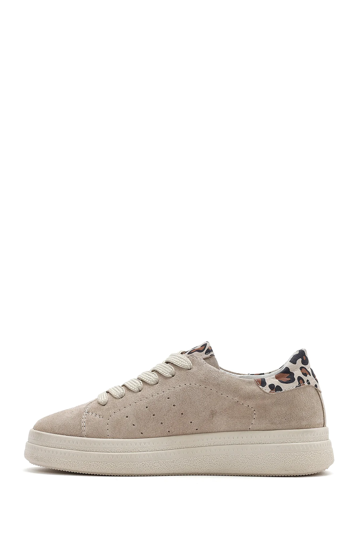 Kadın Bej Bağcıklı Süet Deri Sneaker - Image 4