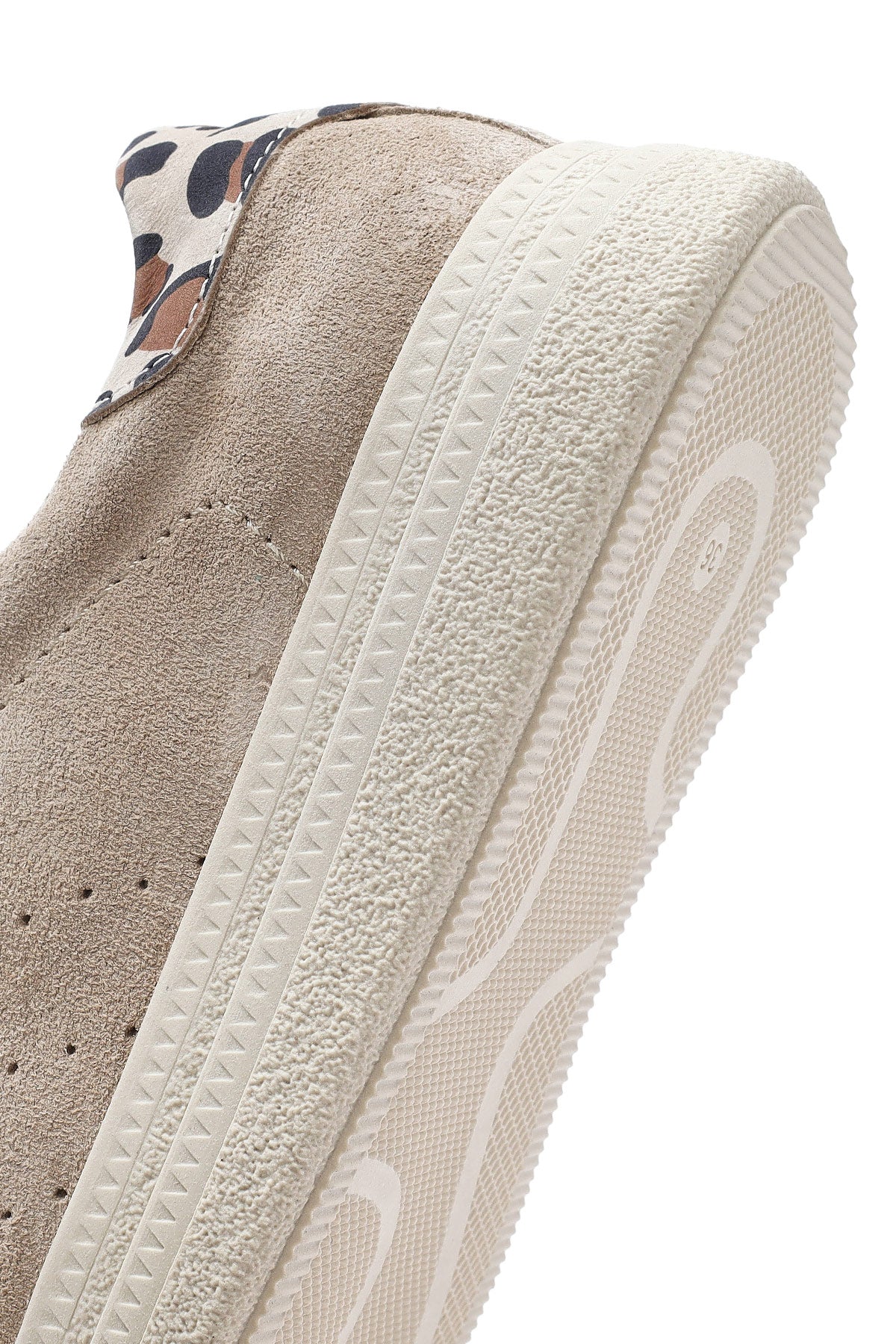 Kadın Bej Bağcıklı Süet Deri Sneaker - Image 9