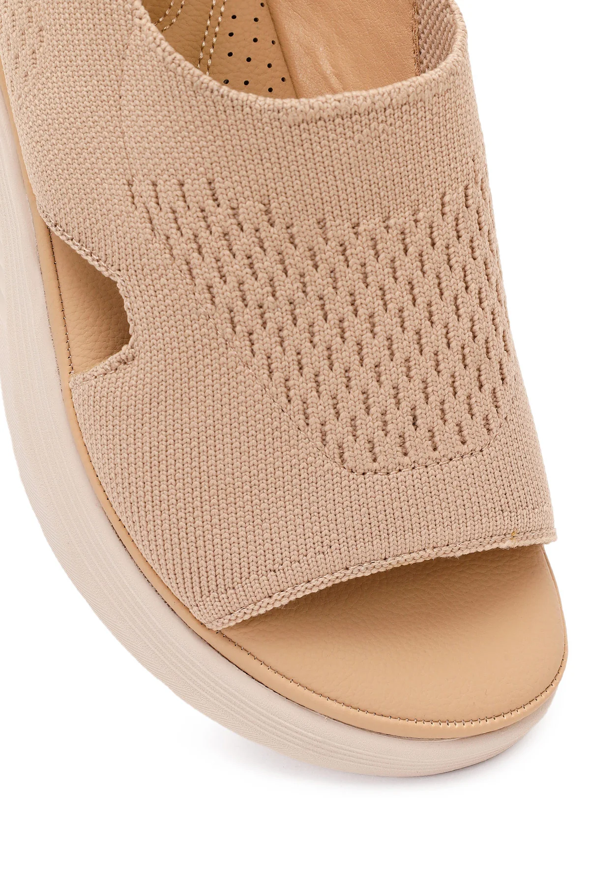 Kadın Bej Bantlı Kalın Tabanlı Kumaş Comfort Sandalet - Image 9