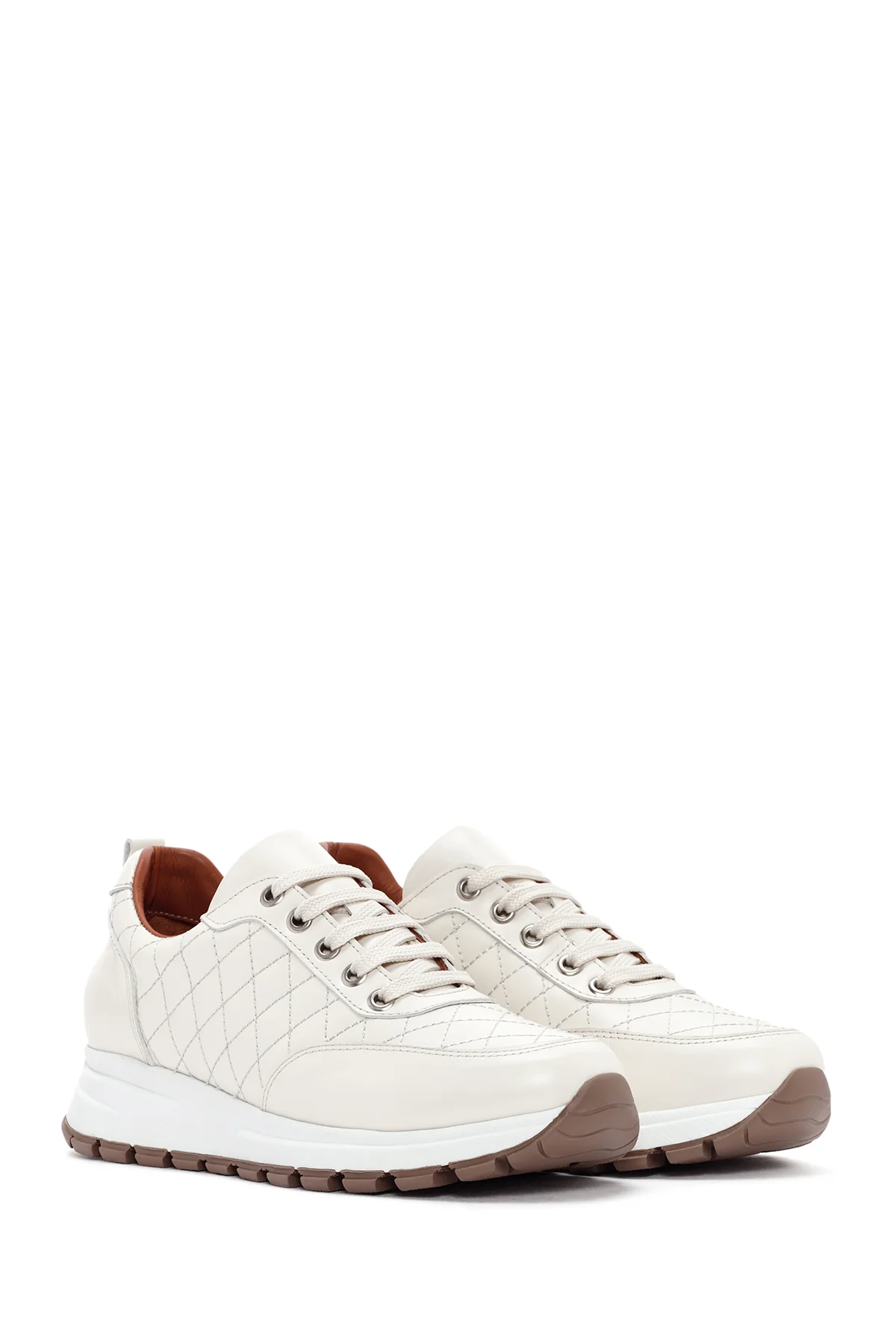 Kadın Bej Deri Kapitone Sneaker - Image 3