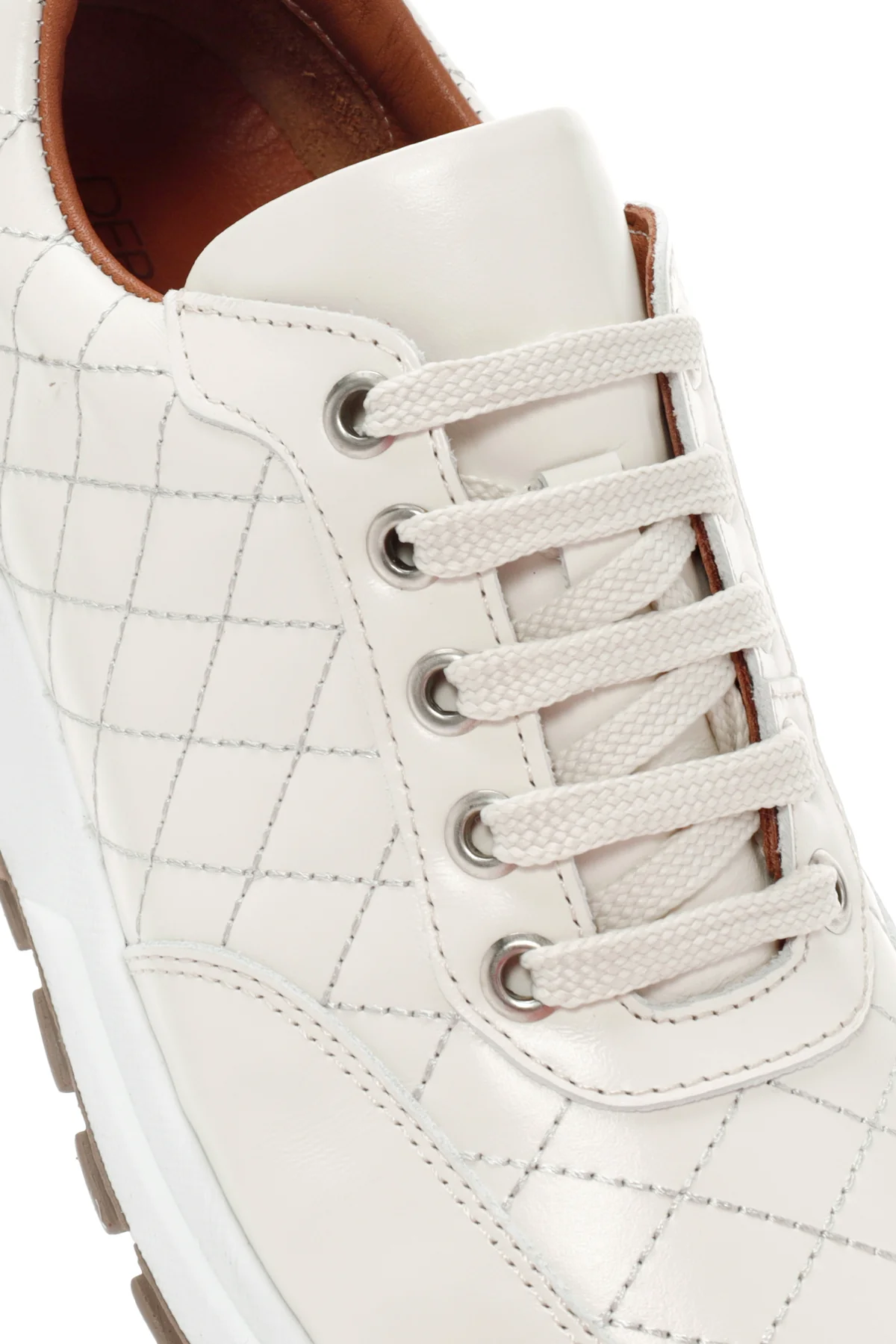 Kadın Bej Deri Kapitone Sneaker - Image 9