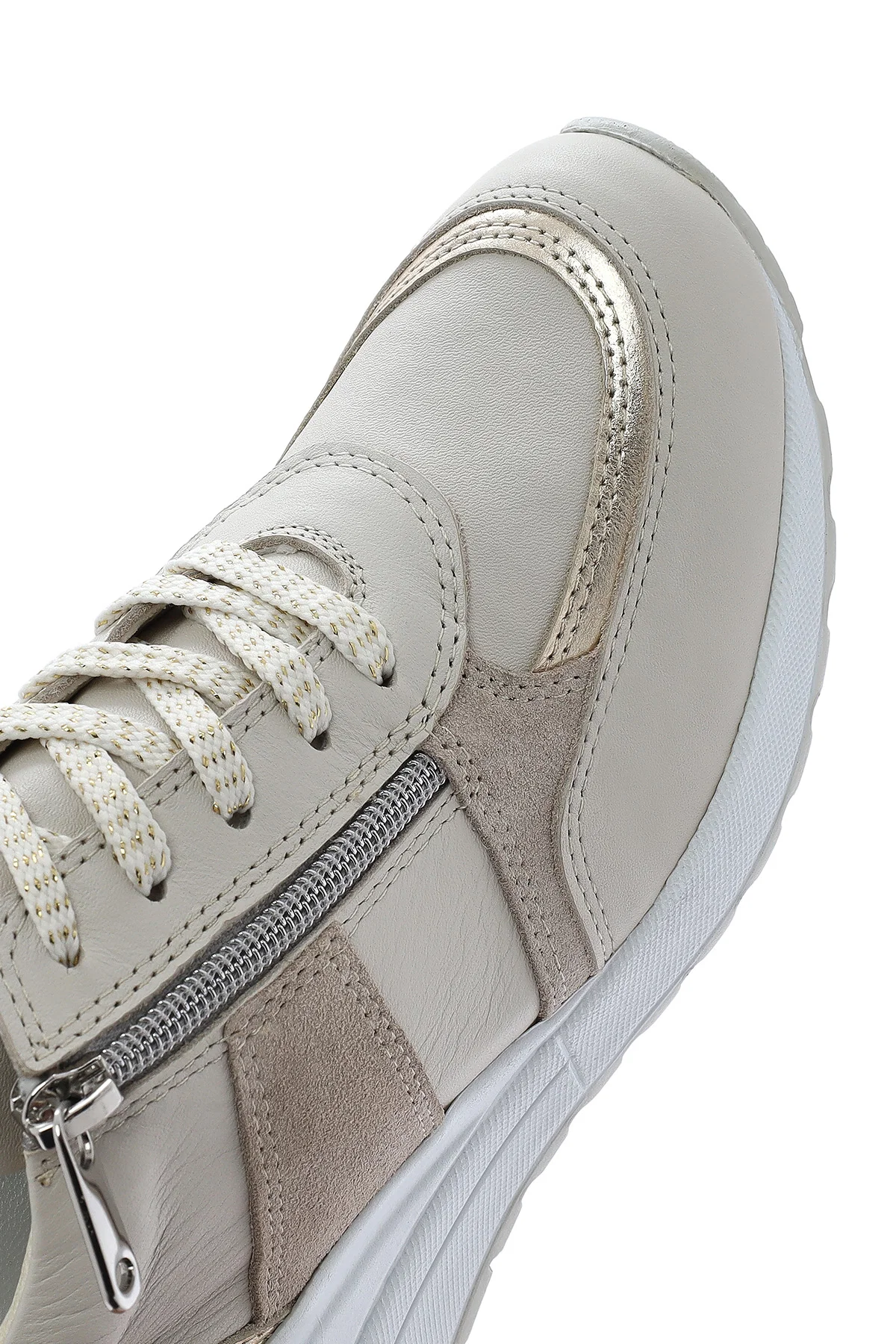 Kadın Bej Dolgu Topuklu Yandan Fermuarlı Deri Sneaker - Image 9
