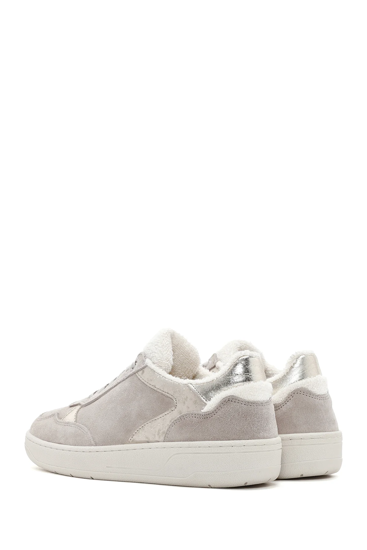 Kadın Bej Süet Deri Sneaker - Image 5