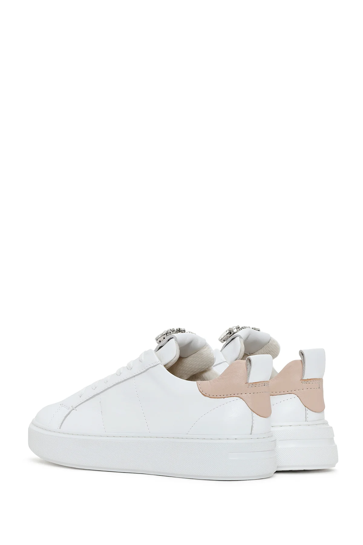 Kadın Beyaz Bağcıklı Aksesuar Detaylı Deri Sneaker - Image 5