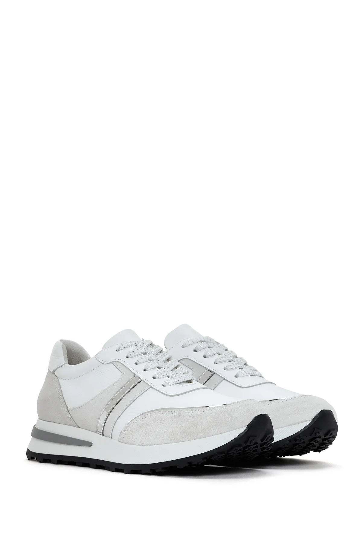 Kadın Beyaz Bağcıklı Deri Sneaker - Image 3