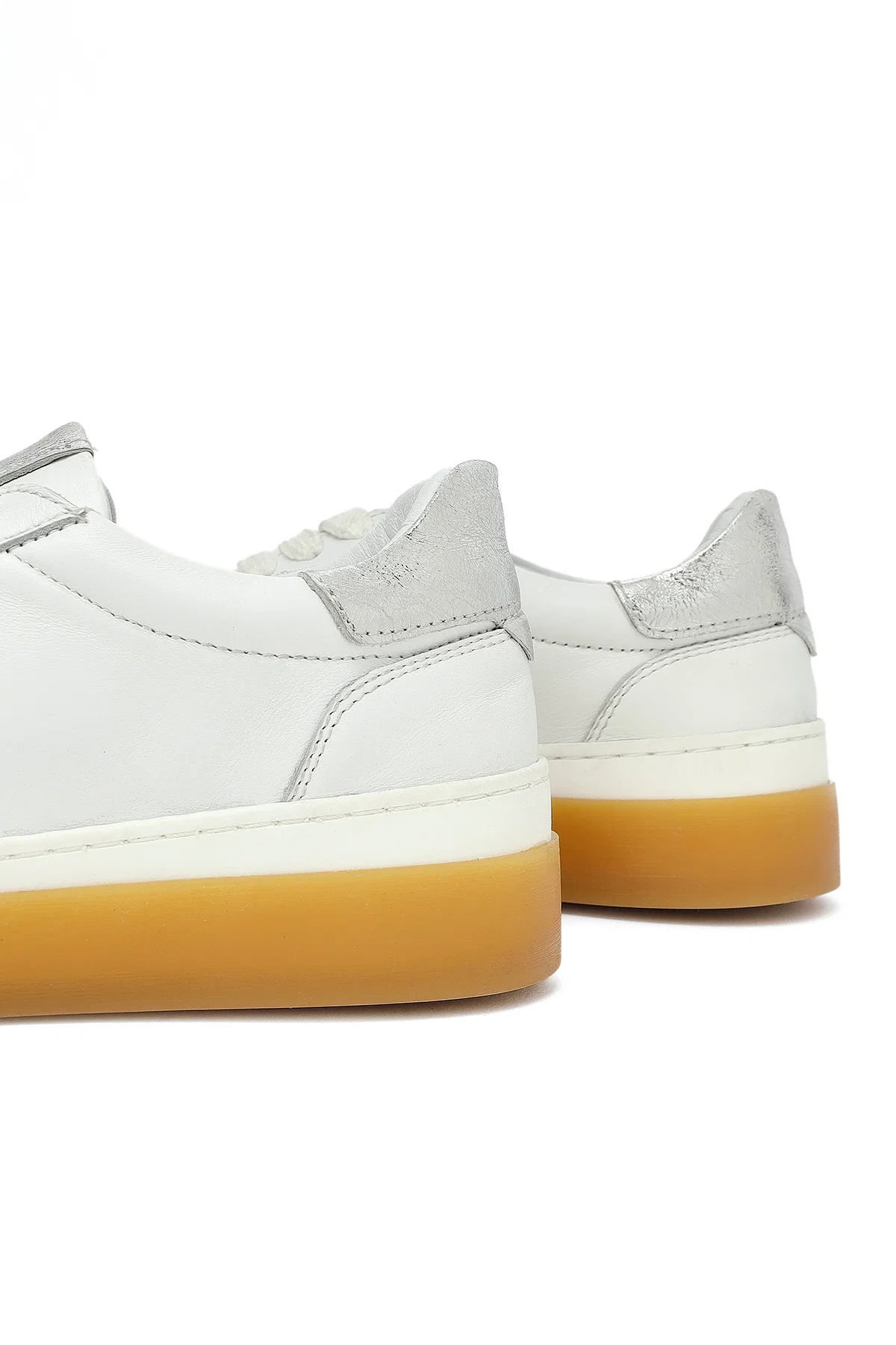 Kadın Beyaz Bağcıklı Deri Sneaker - Image 10