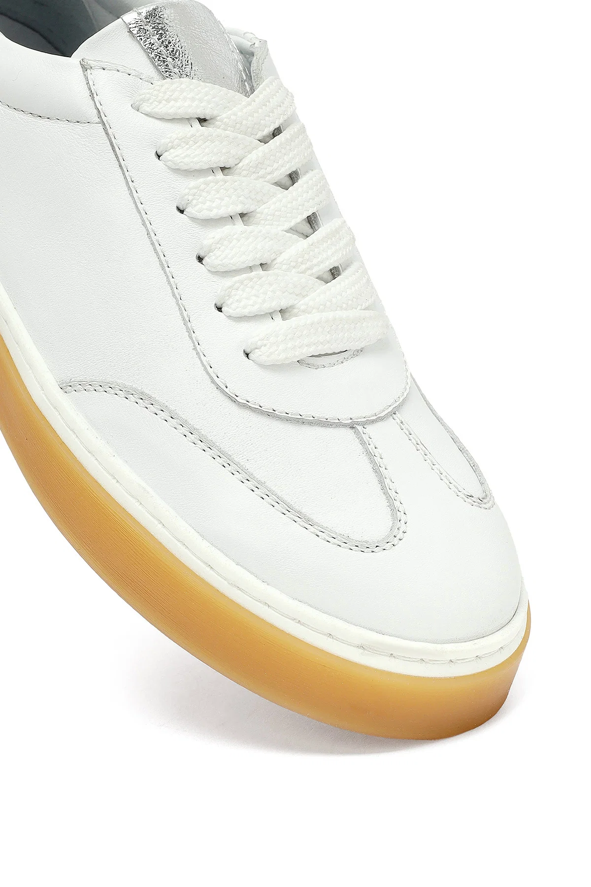 Kadın Beyaz Bağcıklı Deri Sneaker - Image 9