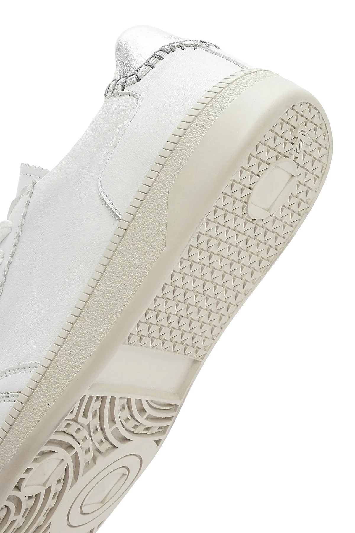 Kadın Beyaz Bağcıklı Deri Sneaker - Image 8
