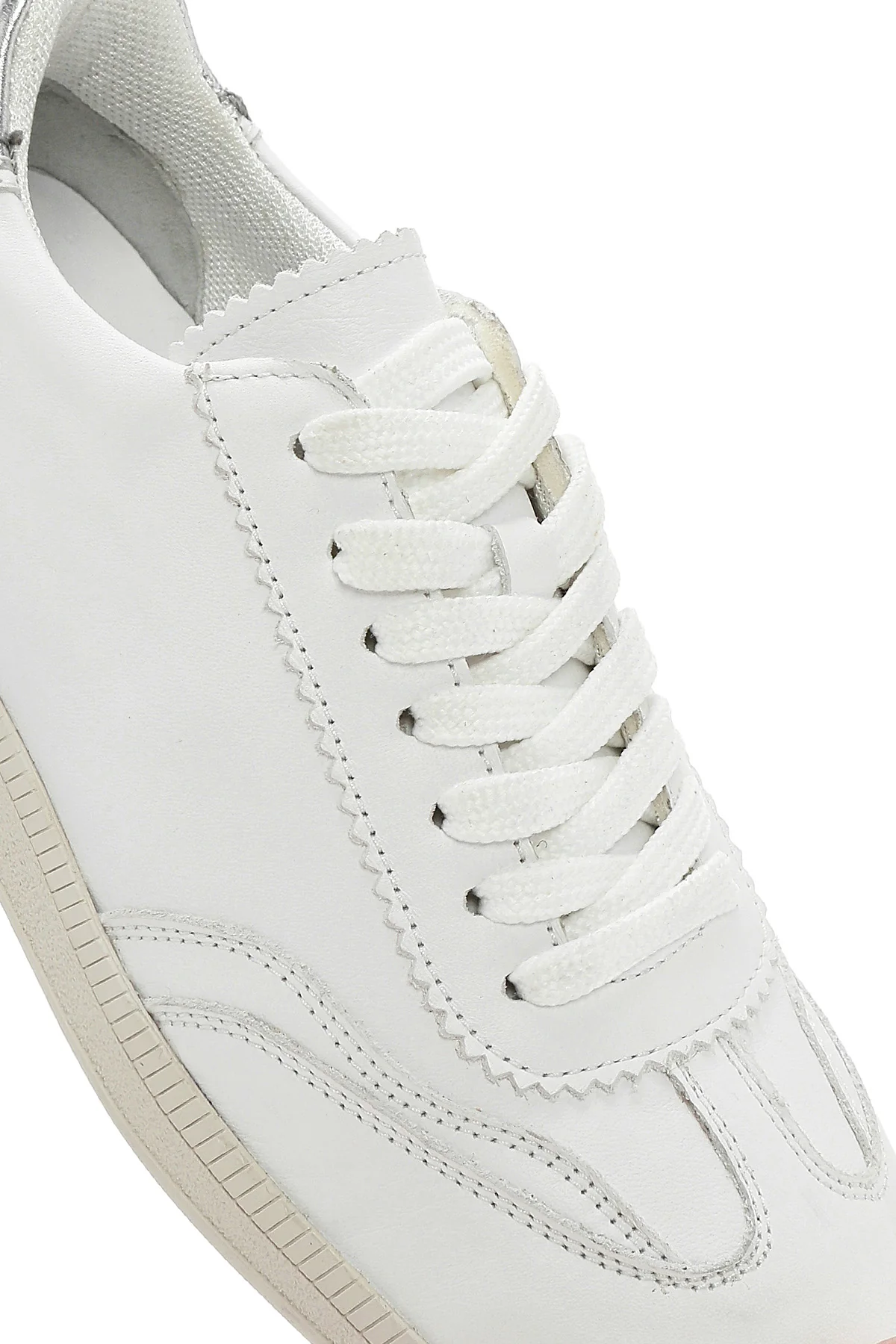 Kadın Beyaz Bağcıklı Deri Sneaker - Image 9