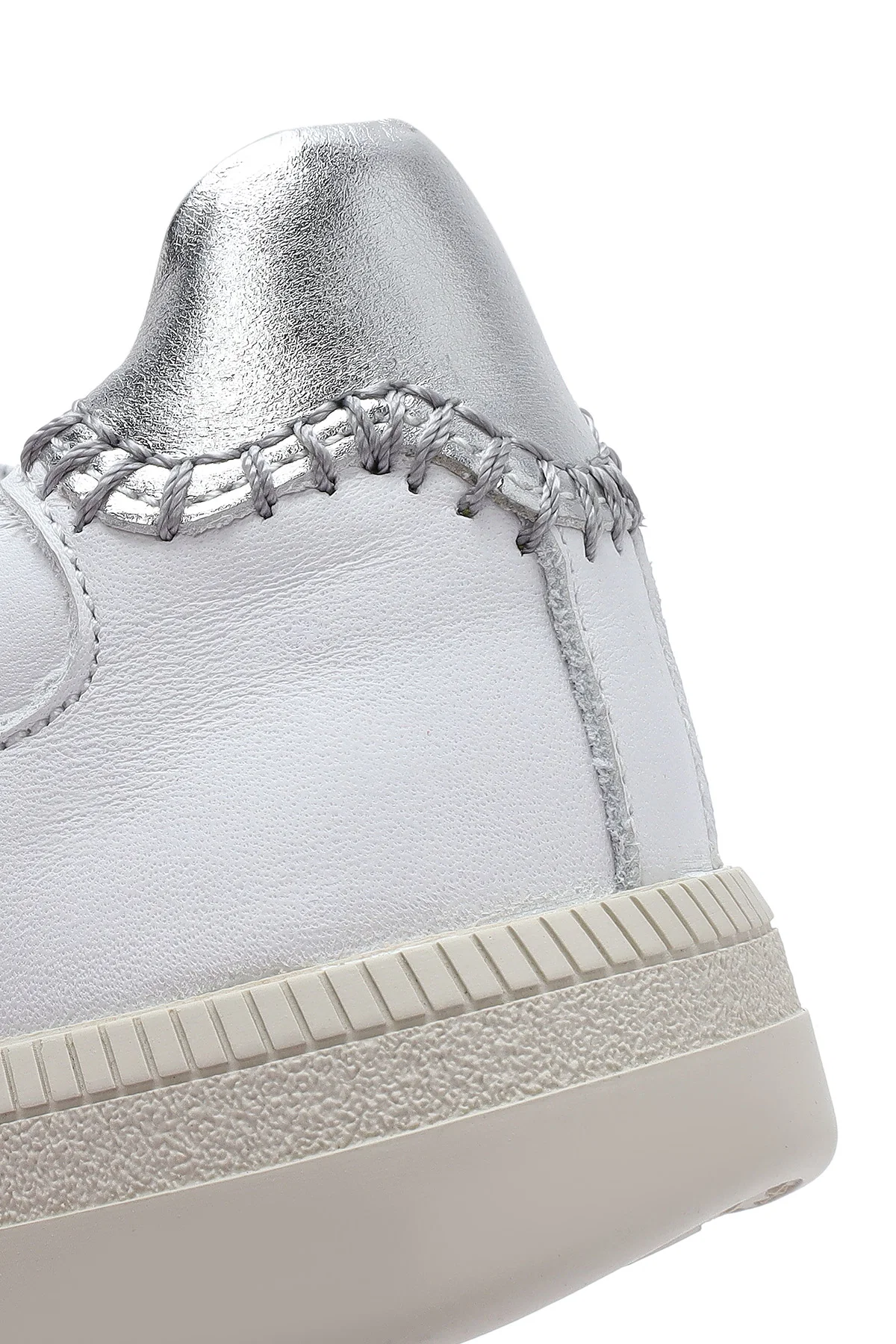 Kadın Beyaz Bağcıklı Deri Sneaker - Image 8