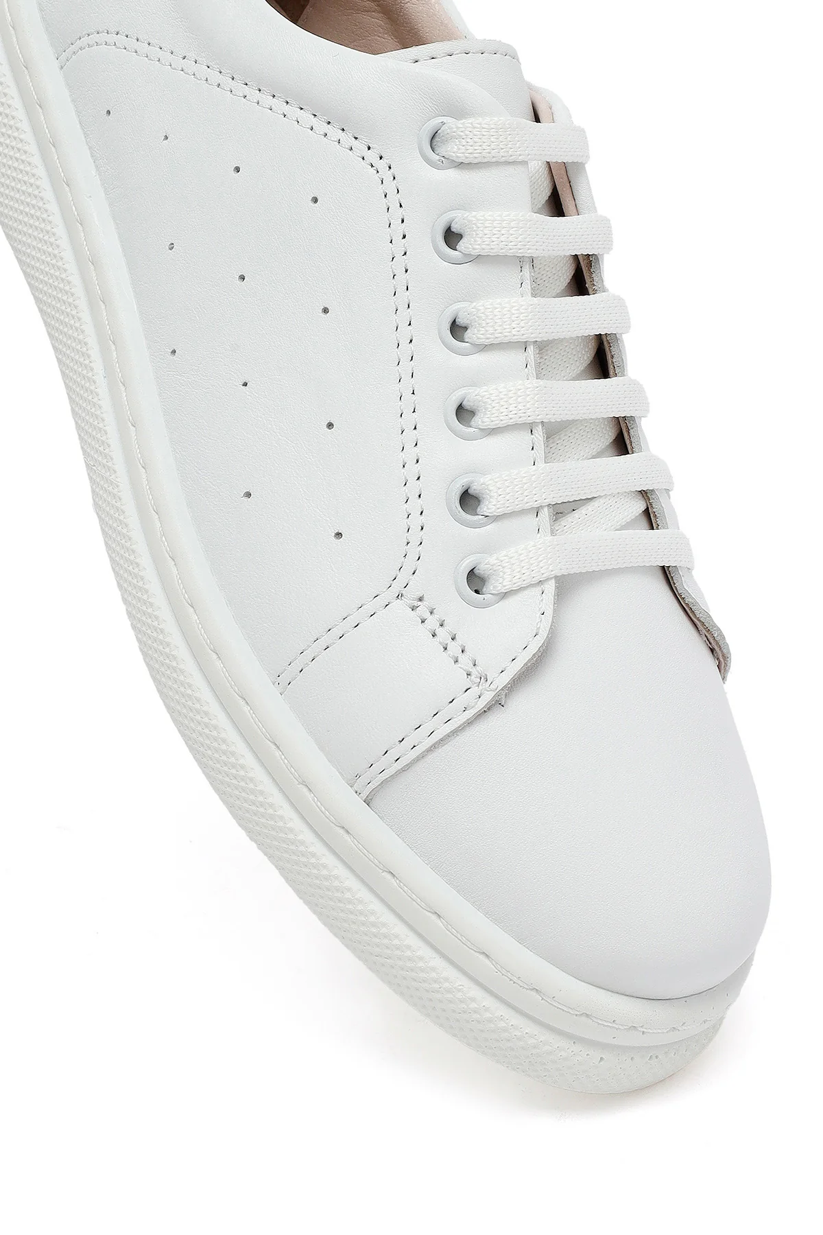 Kadın Beyaz Bağcıklı Deri Sneaker - Image 10