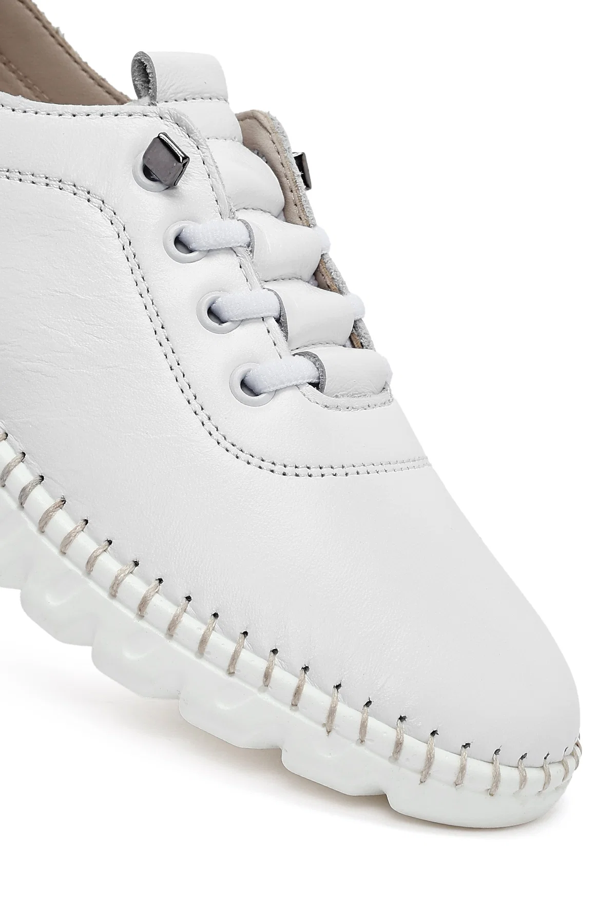Kadın Beyaz Bağcıklı Deri Sneaker - Image 10