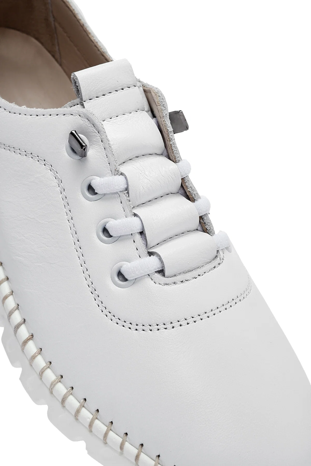 Kadın Beyaz Bağcıklı Deri Sneaker - Image 9