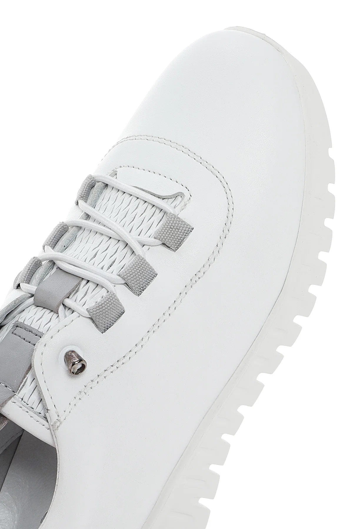 Kadın Beyaz Bağcıklı Deri Sneaker - Image 8