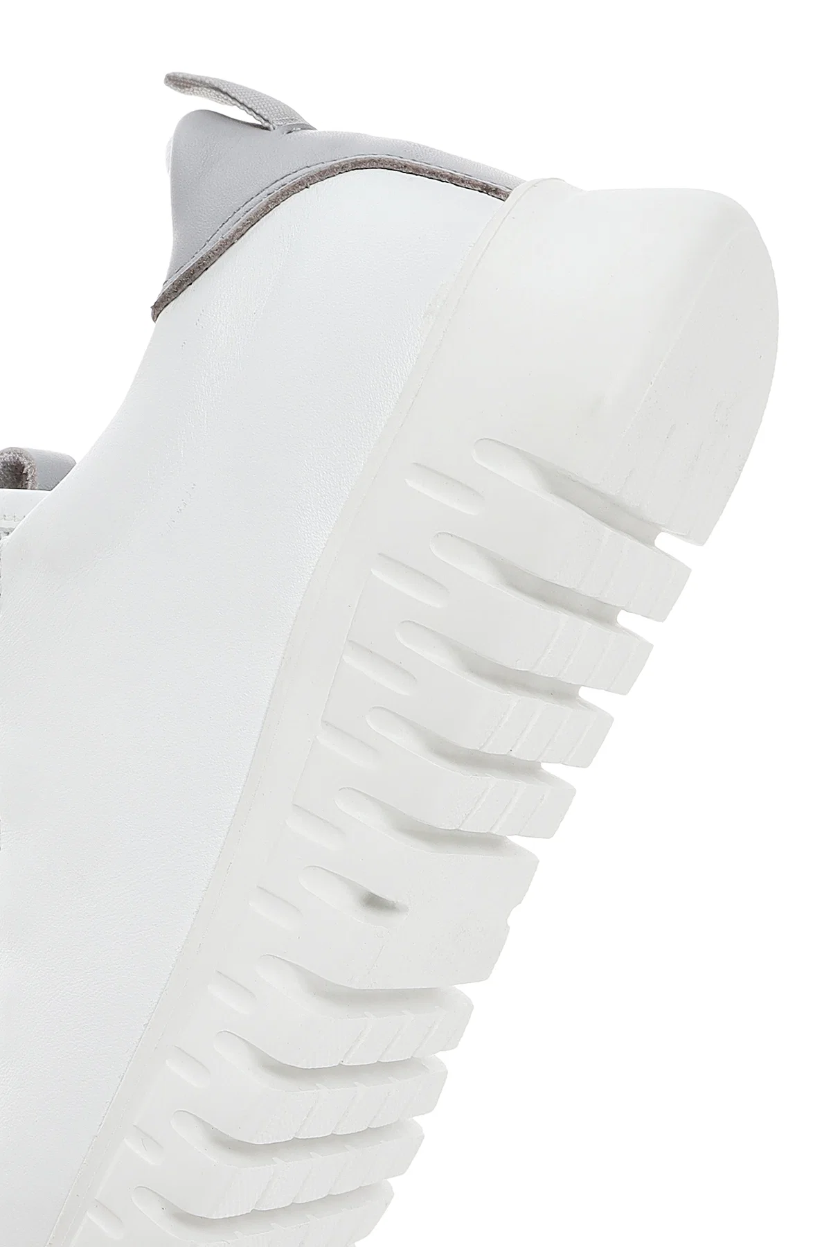 Kadın Beyaz Bağcıklı Deri Sneaker - Image 9