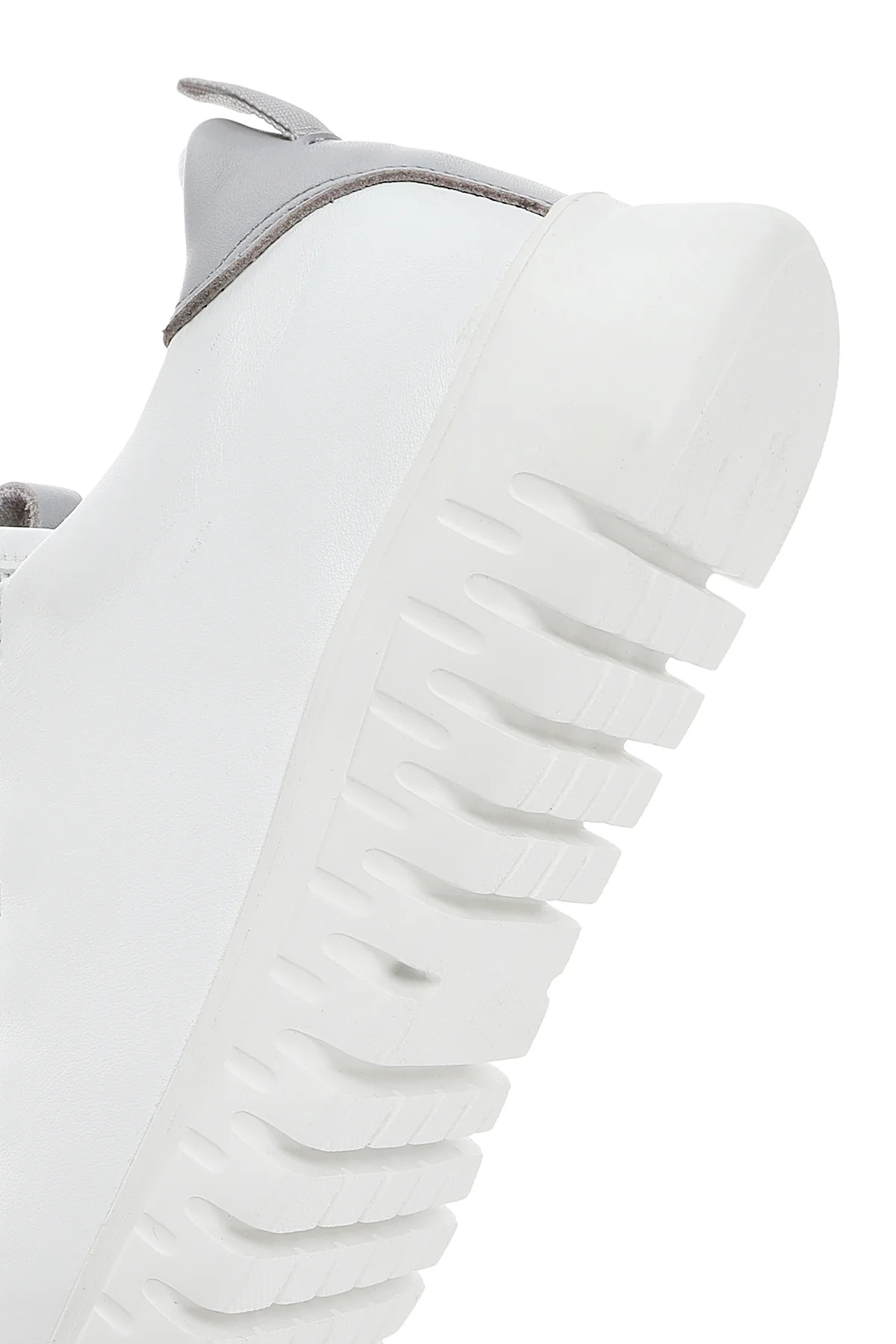 Kadın Beyaz Bağcıklı Deri Sneaker - Image 9