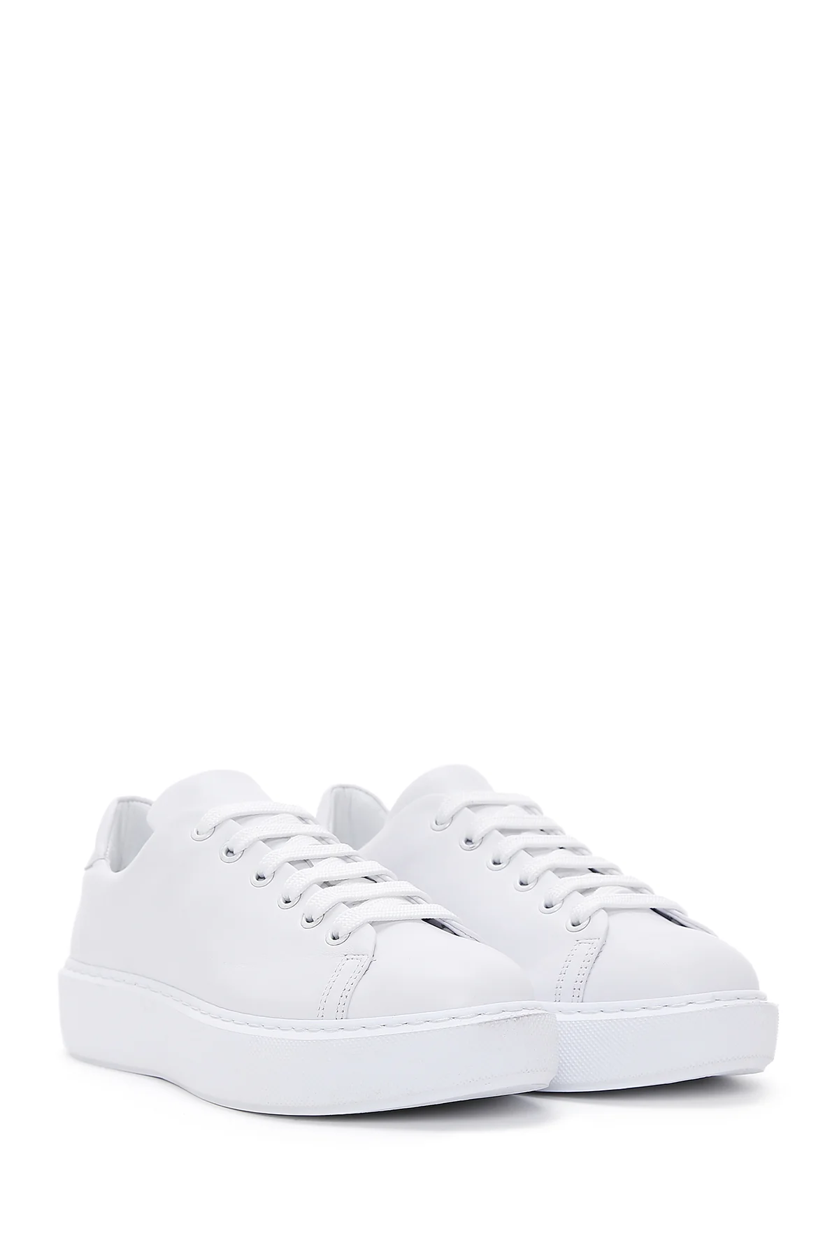 Kadın Beyaz Bağcıklı Kalın Tabanlı Deri Sneaker - Image 3