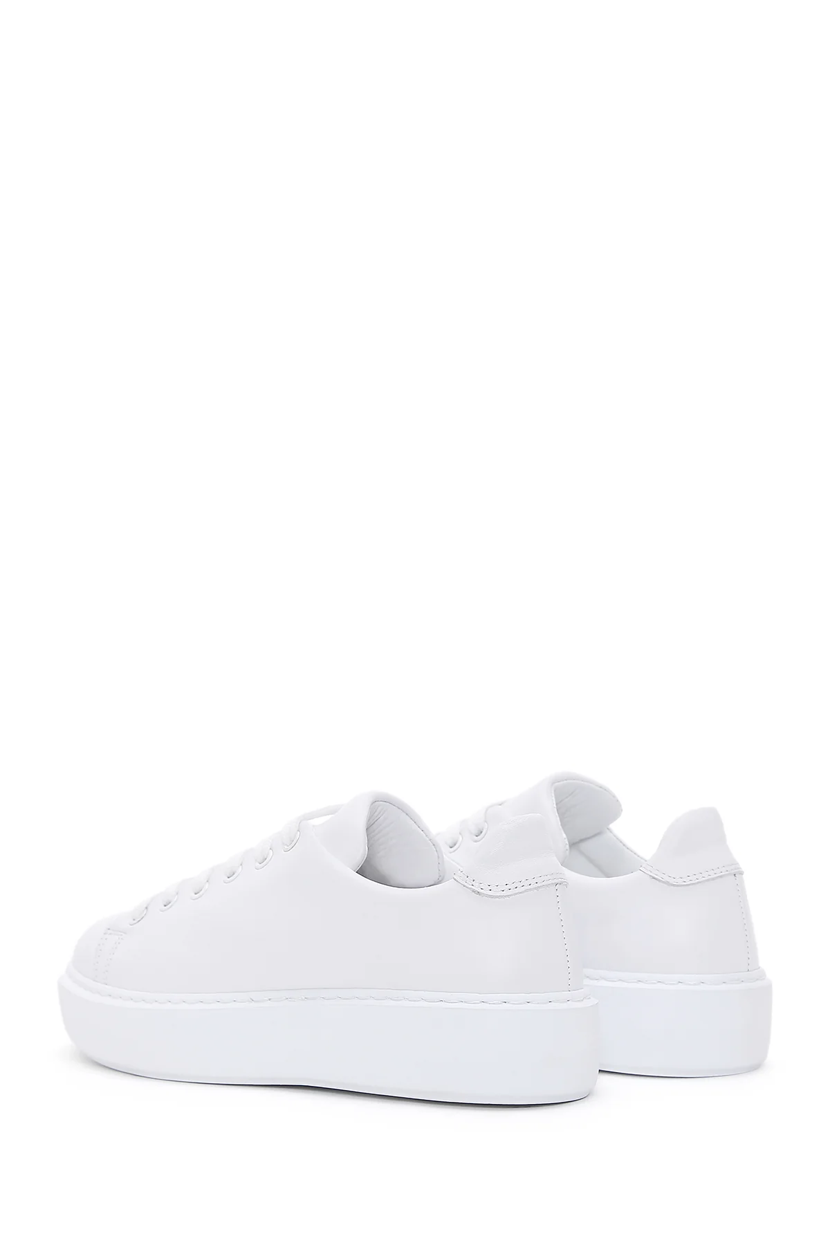Kadın Beyaz Bağcıklı Kalın Tabanlı Deri Sneaker - Image 5