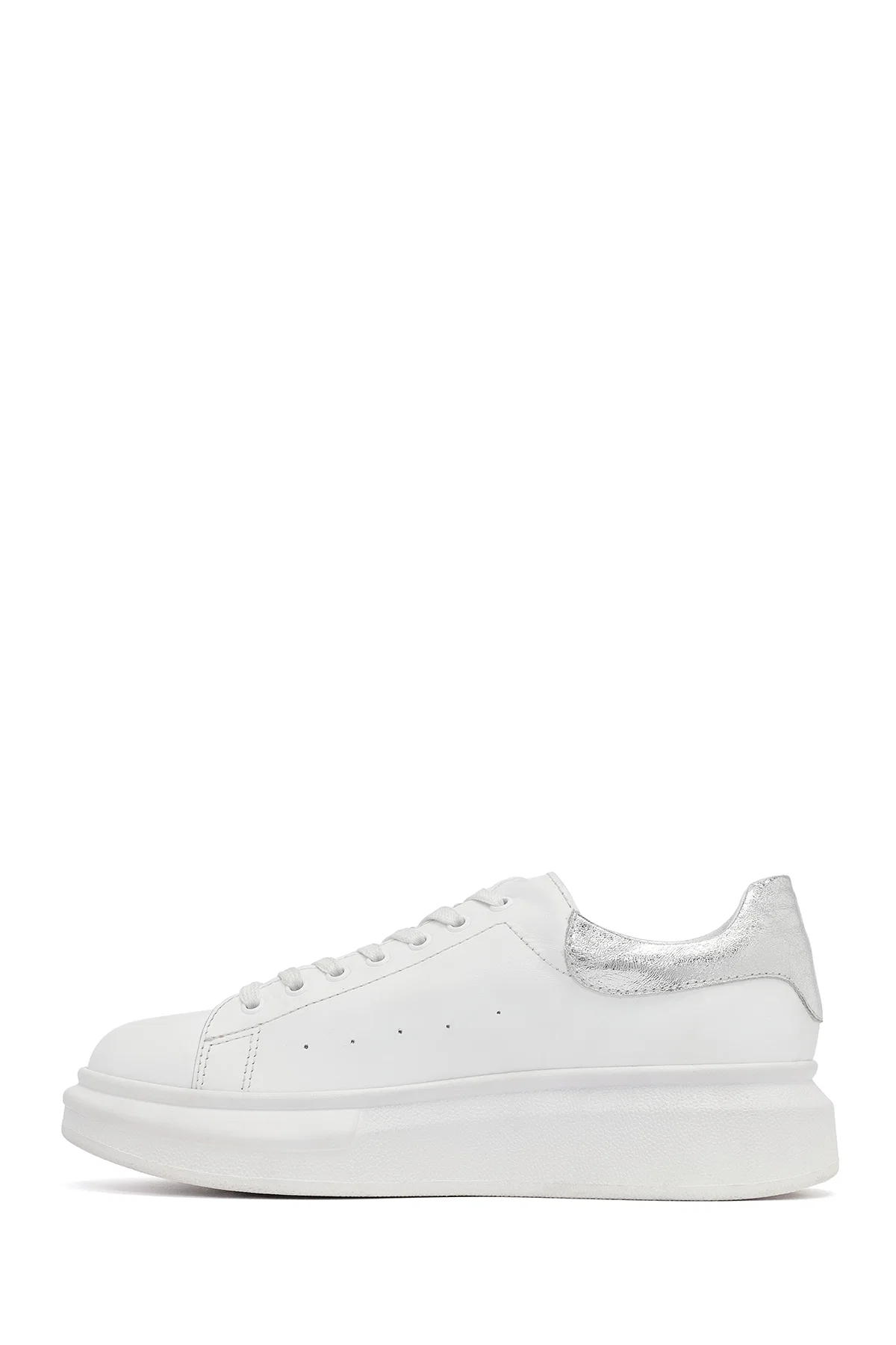 Kadın Beyaz Bağcıklı Kalın Tabanlı Deri Sneaker - Image 2