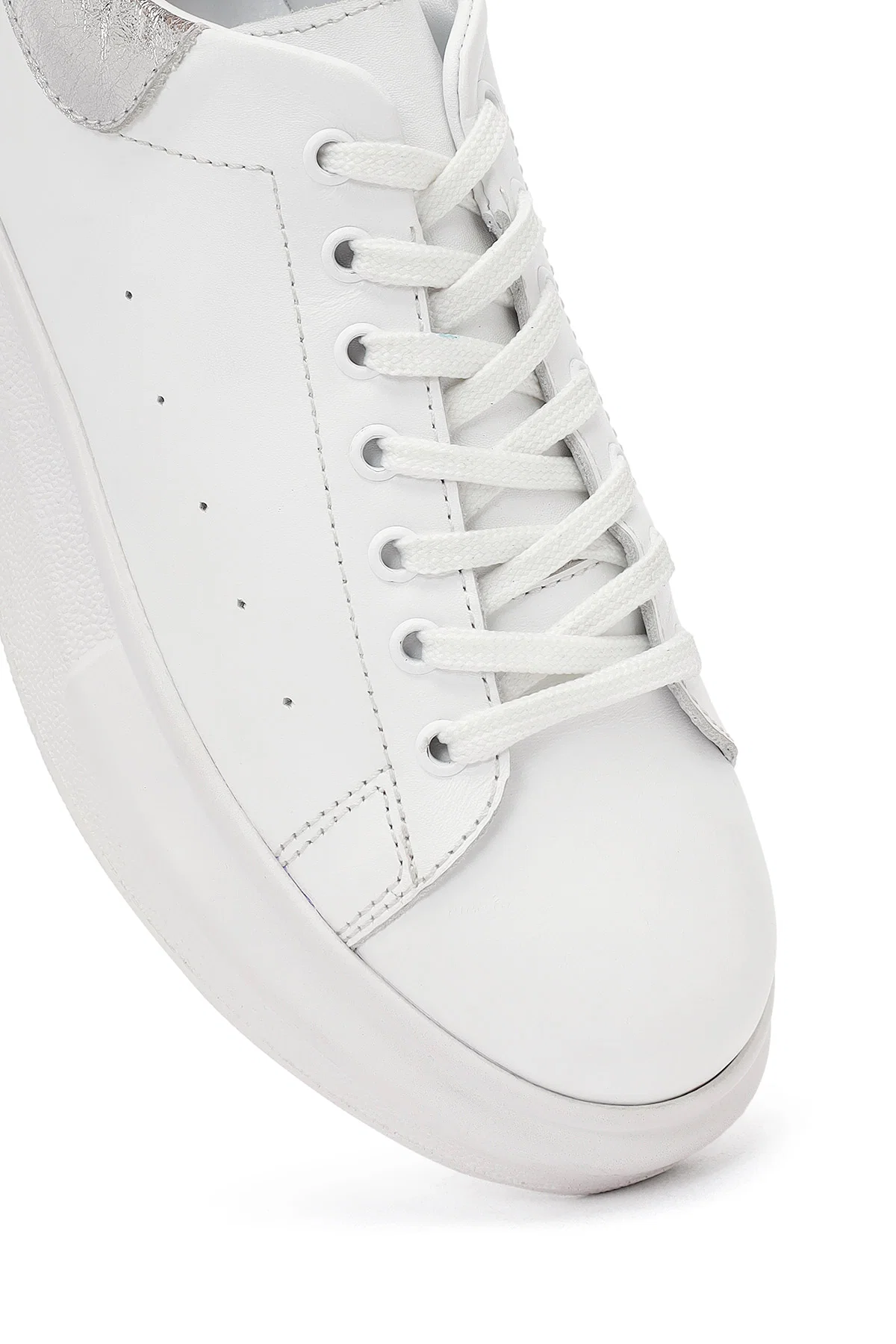 Kadın Beyaz Bağcıklı Kalın Tabanlı Deri Sneaker - Image 8