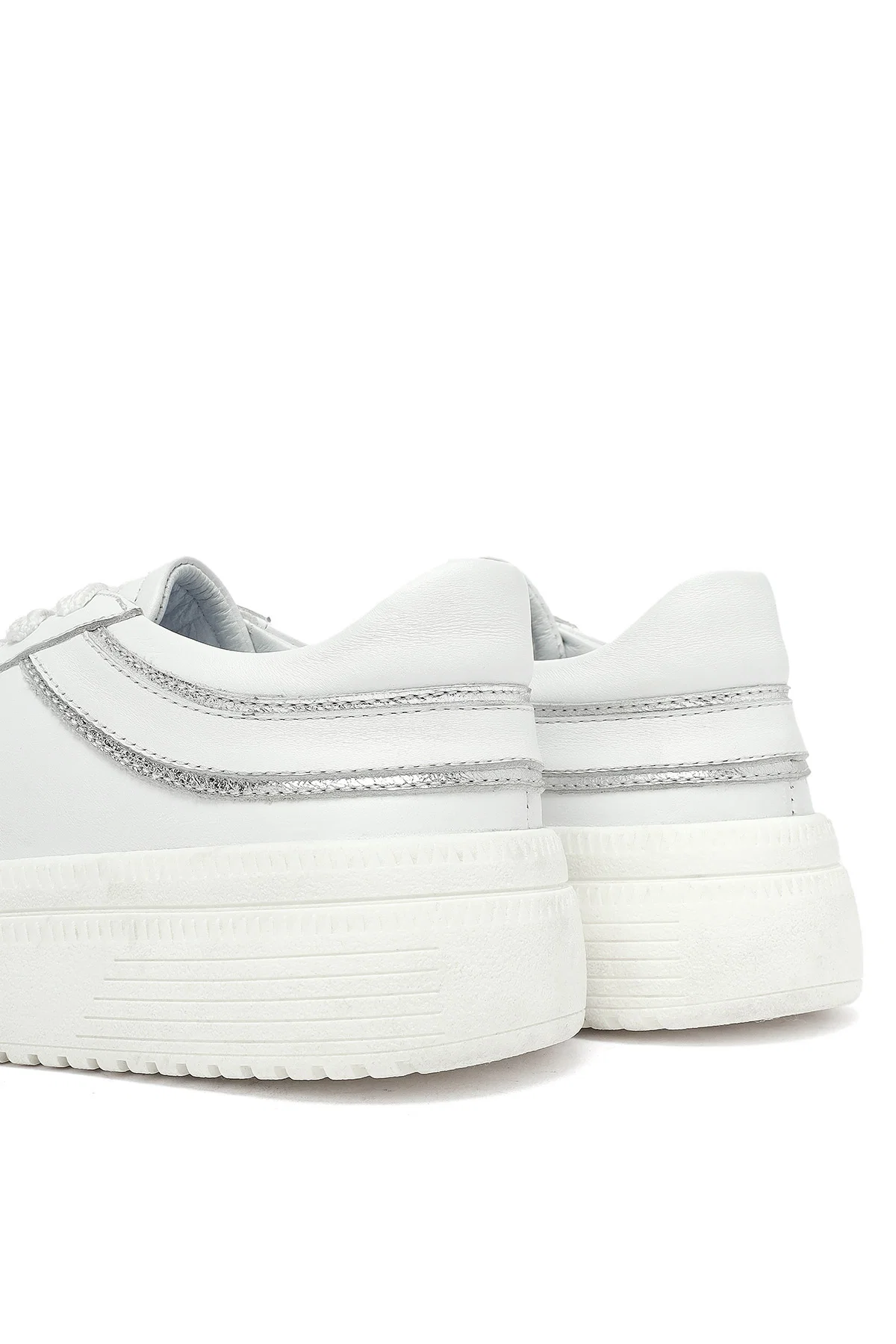Kadın Beyaz Bağcıklı Kalın Tabanlı Deri Sneaker - Image 10