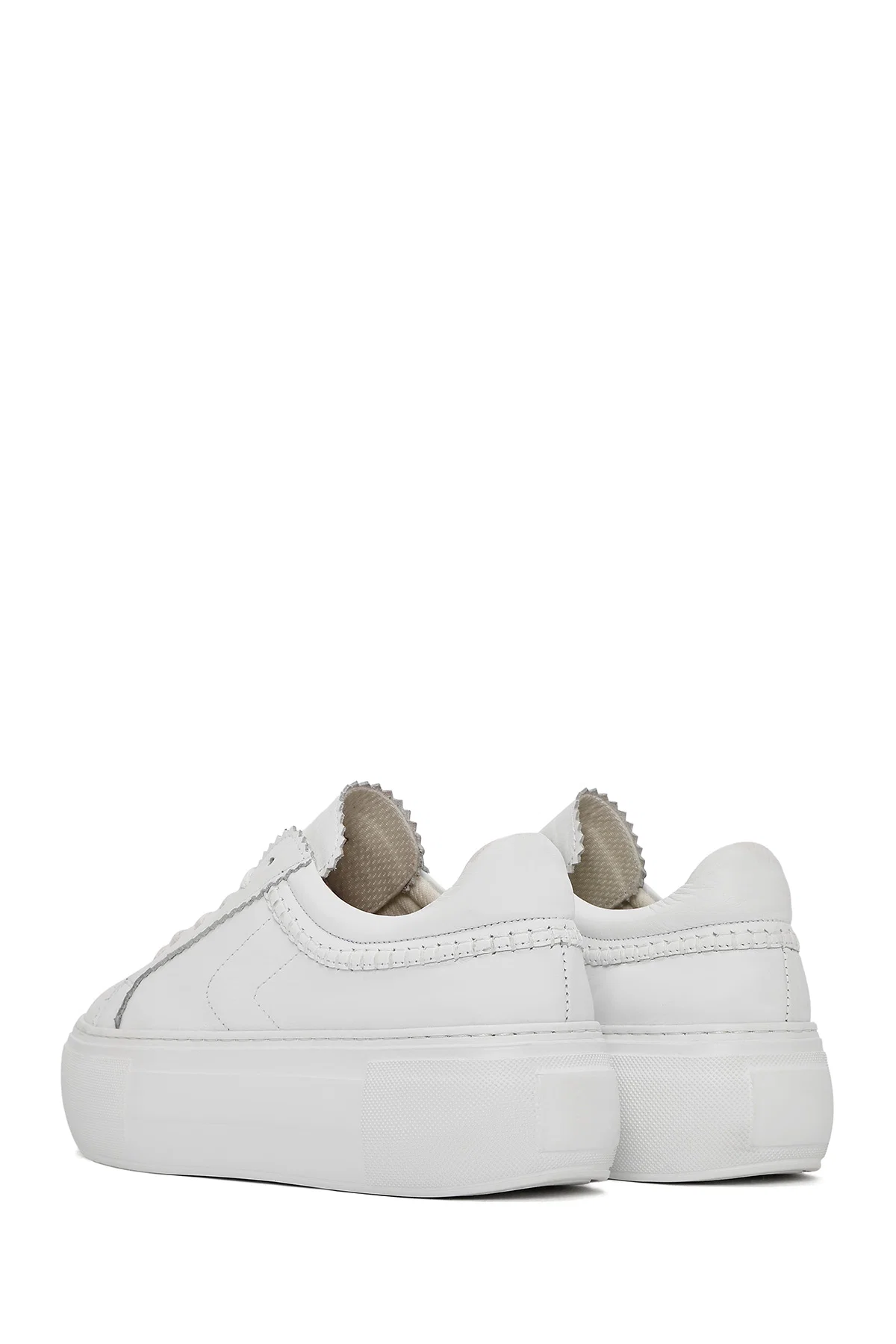 Kadın Beyaz Bağcıklı Kalın Tabanlı Deri Sneaker - Image 5
