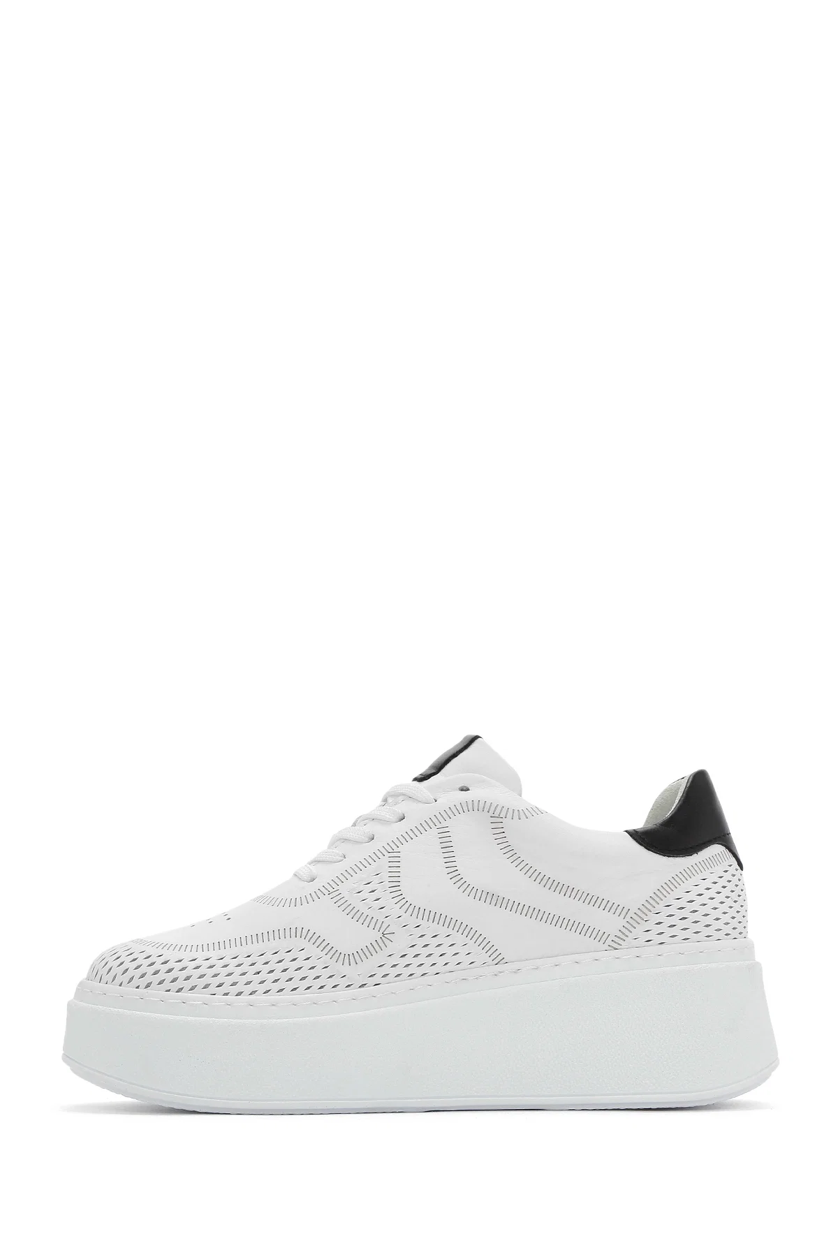 Kadın Beyaz Bağcıklı Kalın Tabanlı Deri Sneaker - Image 2