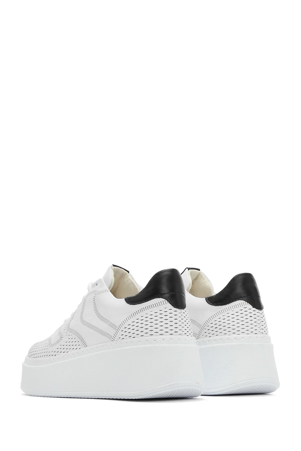 Kadın Beyaz Bağcıklı Kalın Tabanlı Deri Sneaker - Image 5