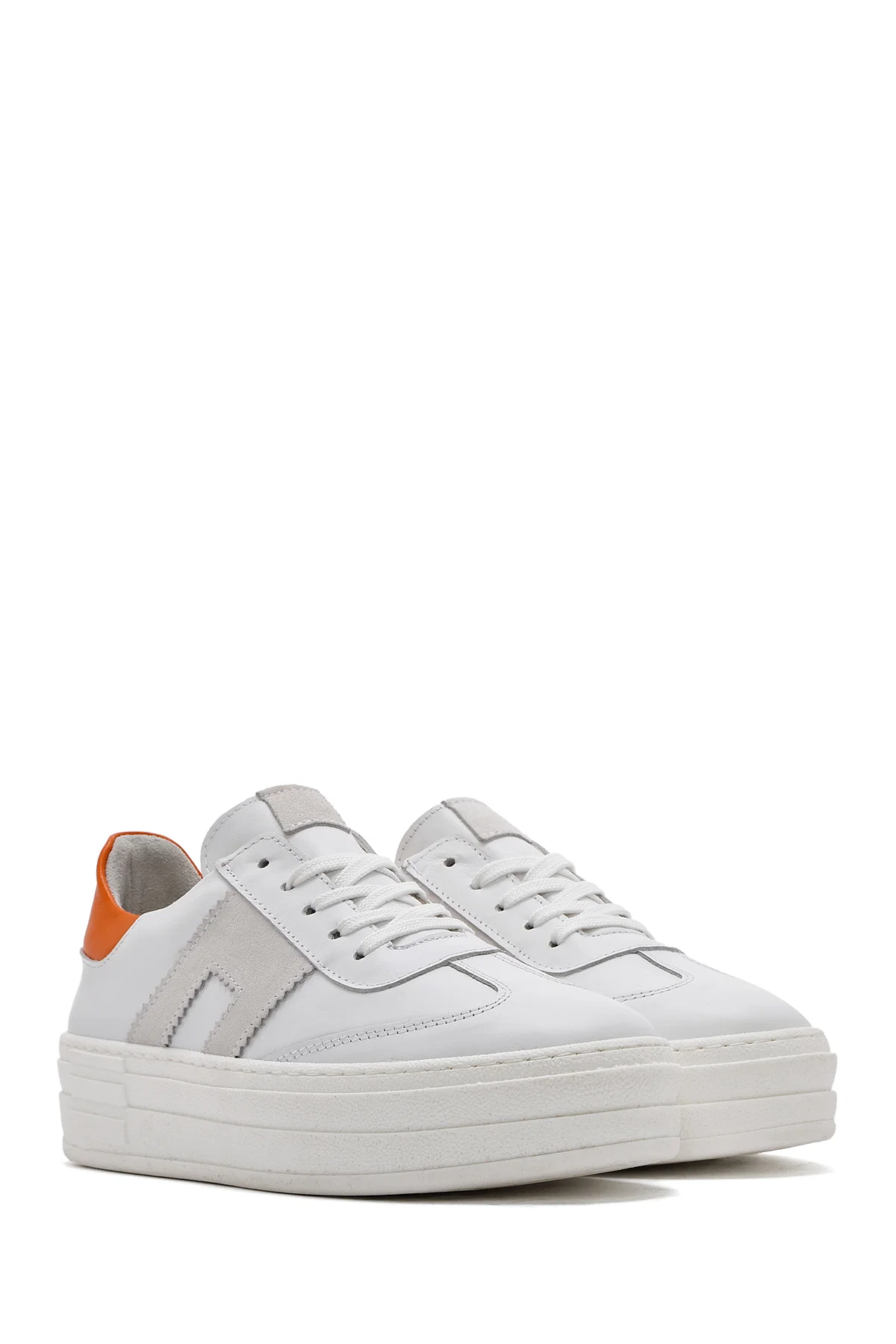 Kadın Beyaz Bağcıklı Kalın Tabanlı Deri Sneaker - Image 3